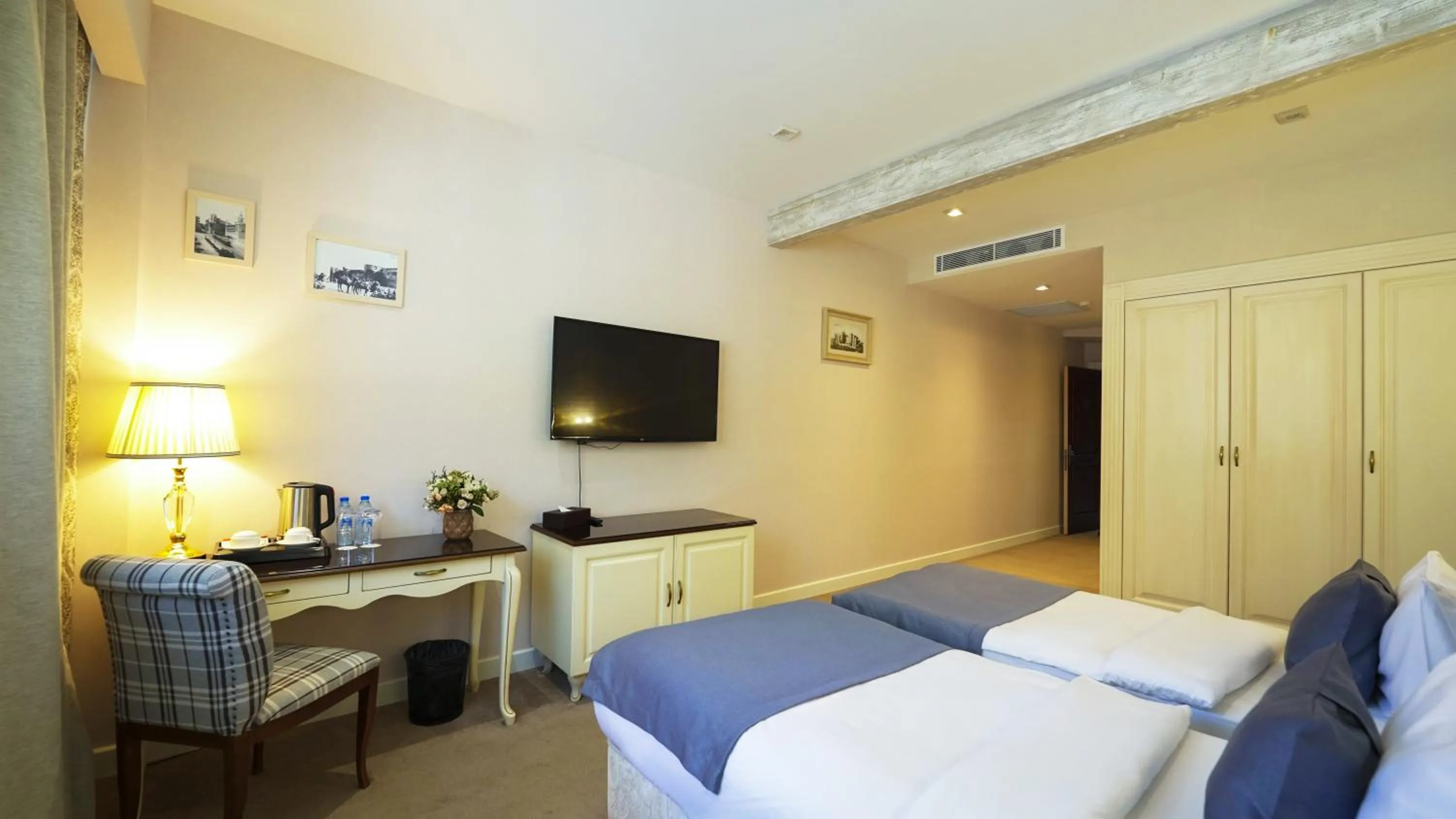 Bed in Sapphire Marine