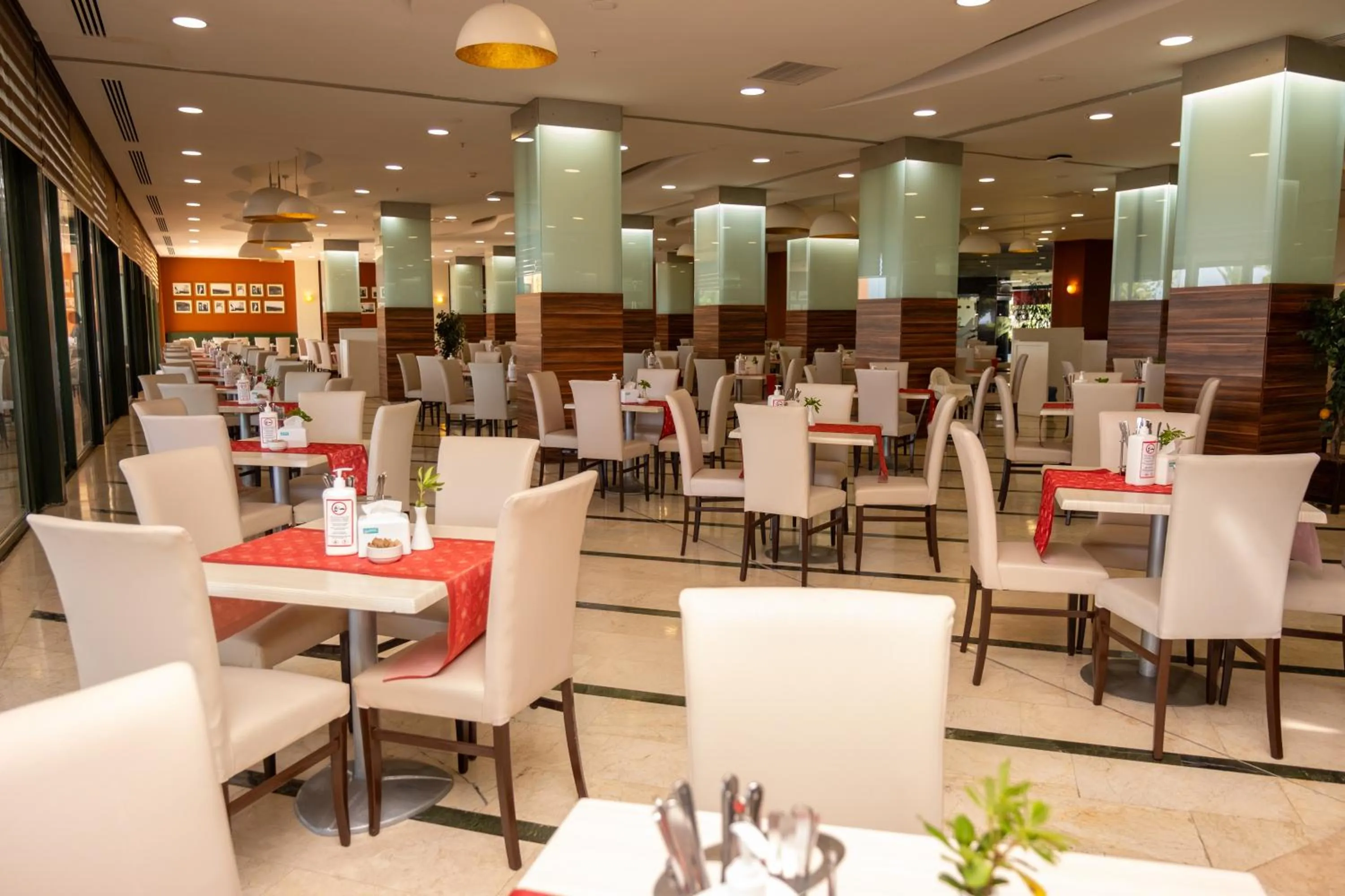 Restaurant/places to eat in AQI Pegasos Resort