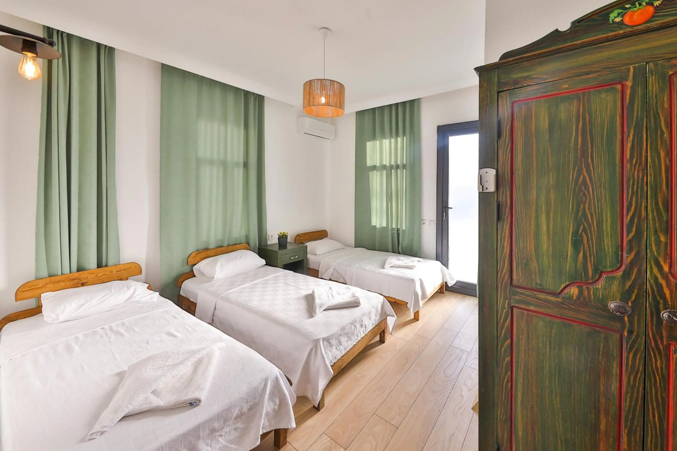 Photo of the whole room, Bed in Bahar Pansiyon