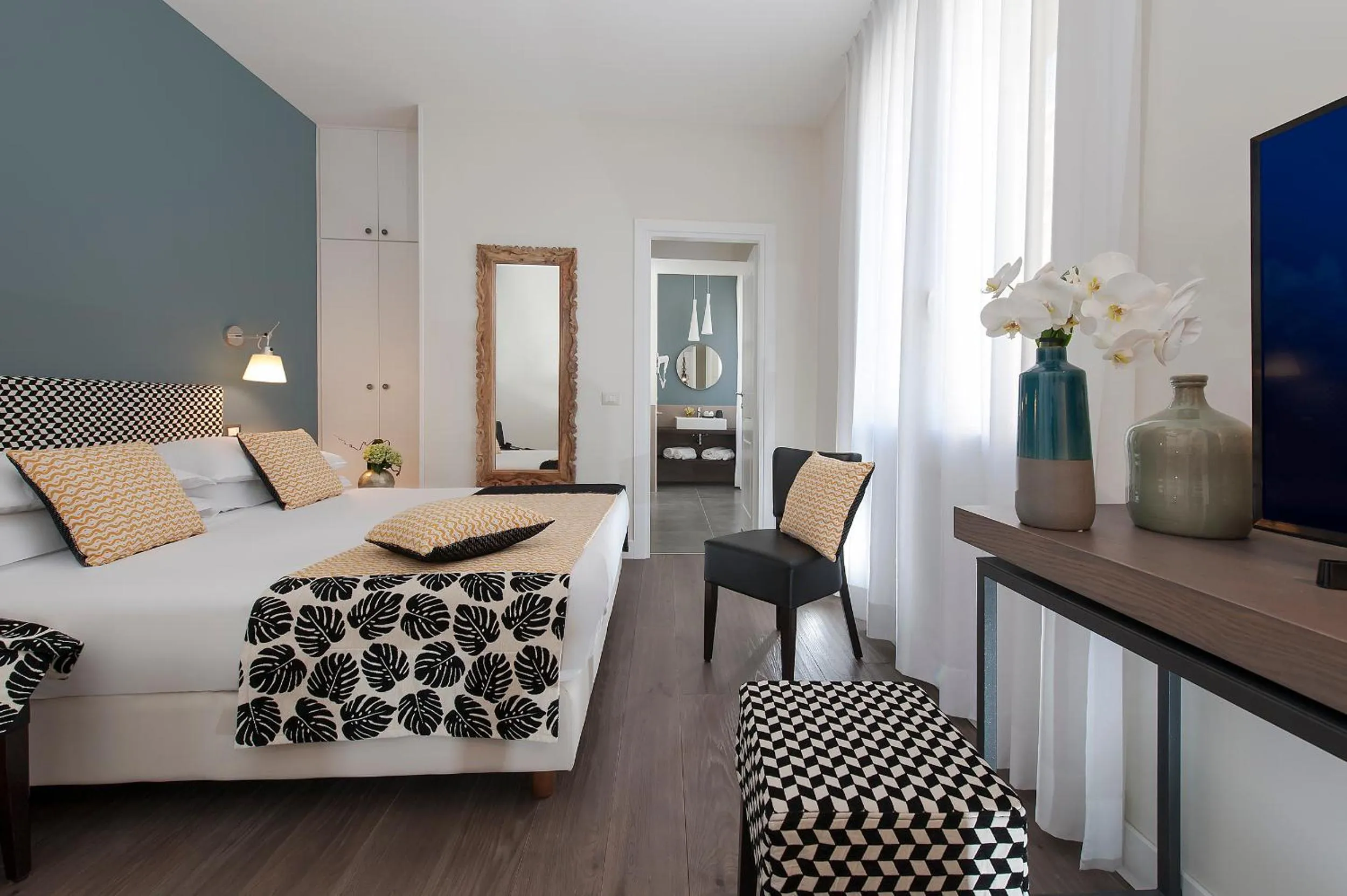 Photo of the whole room, Bed in Charme 308