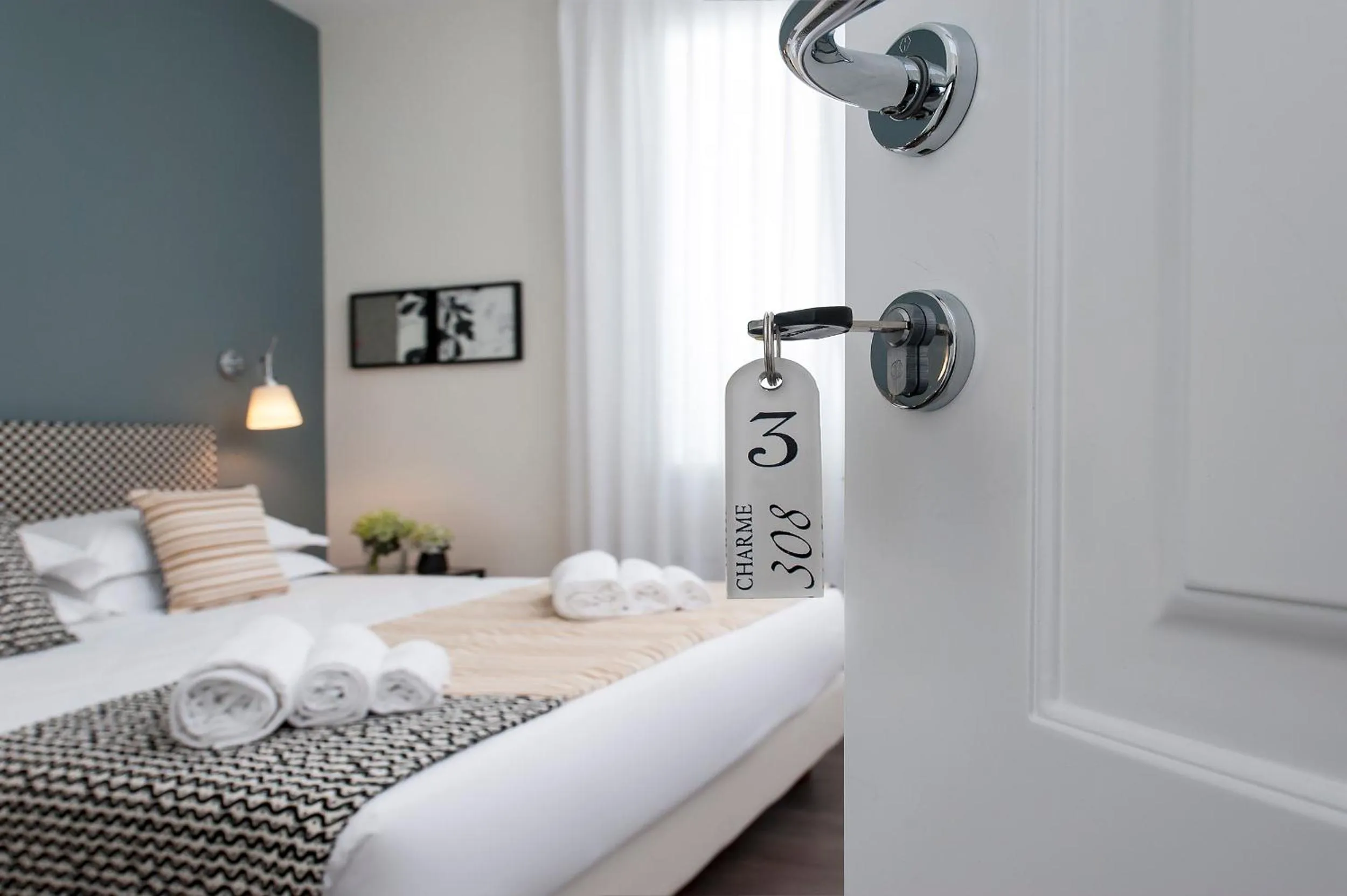 Photo of the whole room, Bed in Charme 308