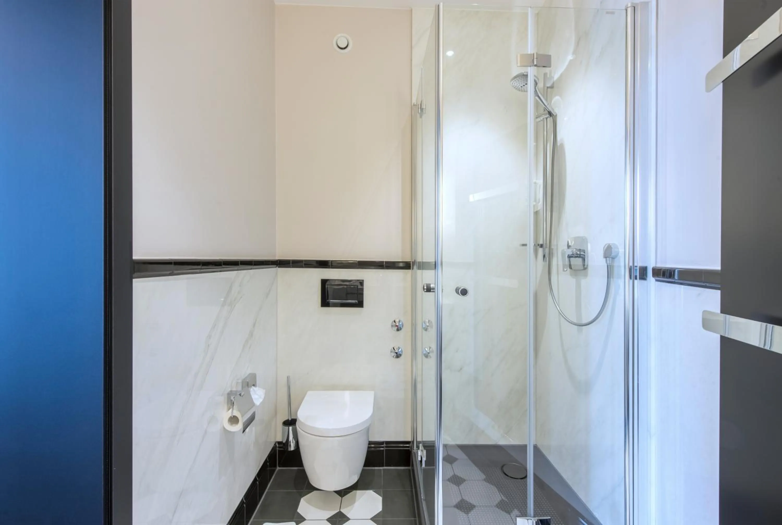 Shower in Hotel Am Leuchtturm