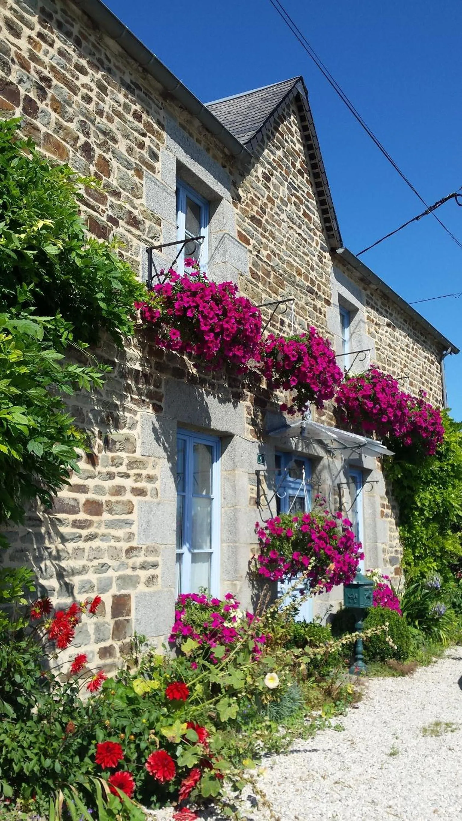 Facade/entrance in La Bastide du Moulin - Mont St Michel
