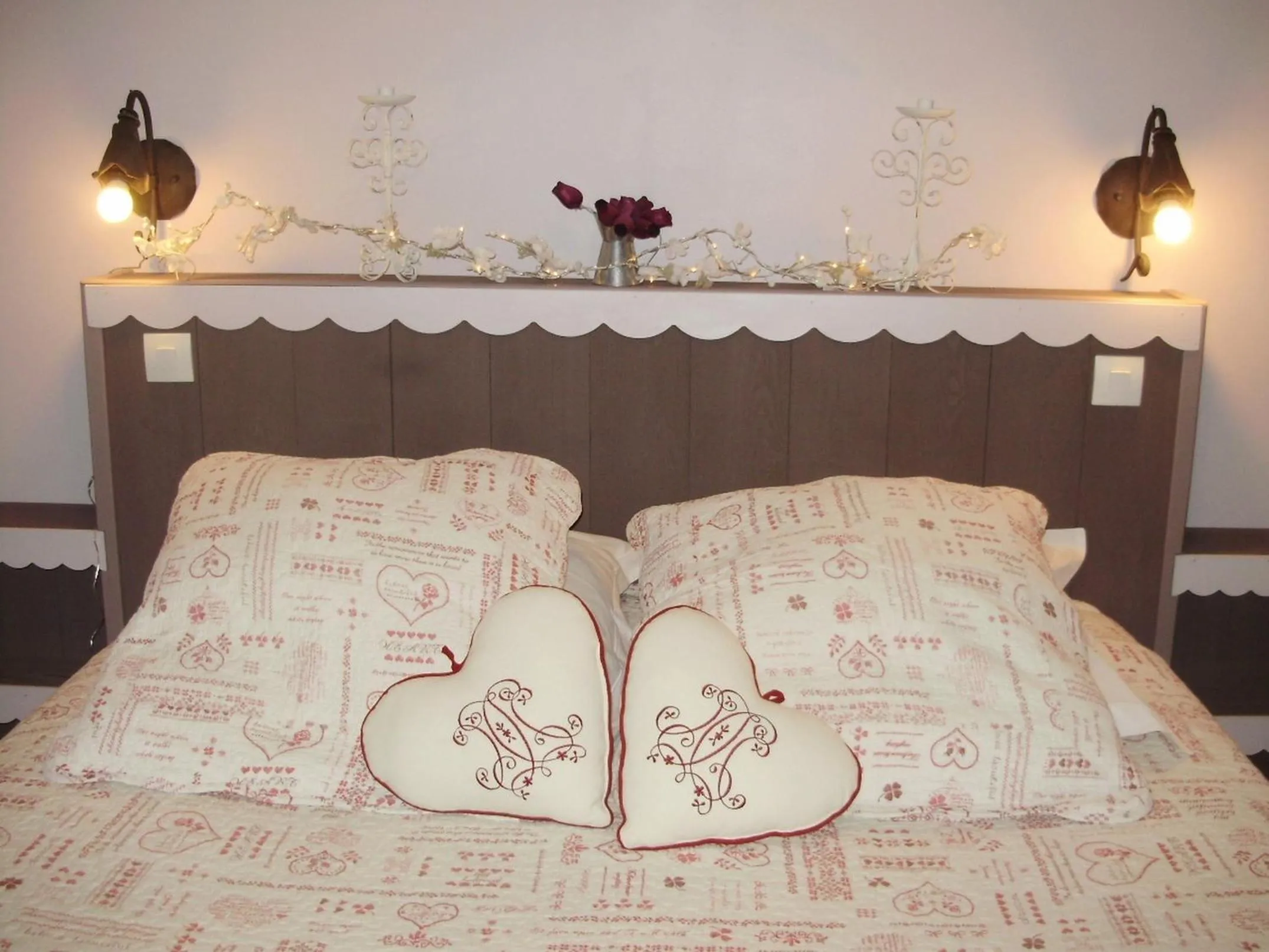 Bedroom, Bed in La Bastide du Moulin - Mont St Michel