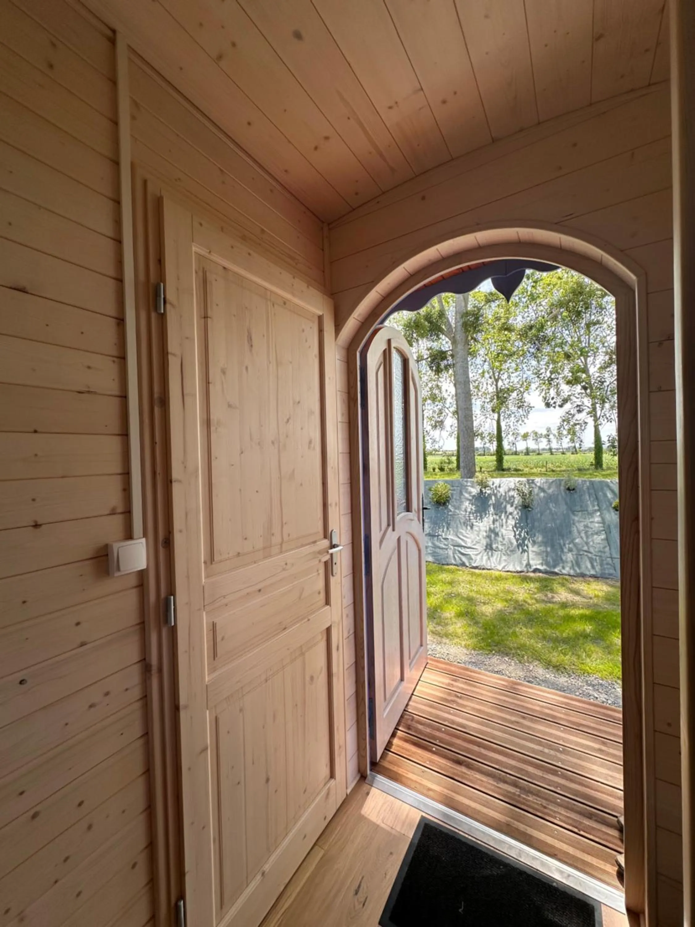 Patio in La Bastide du Moulin - Mont St Michel