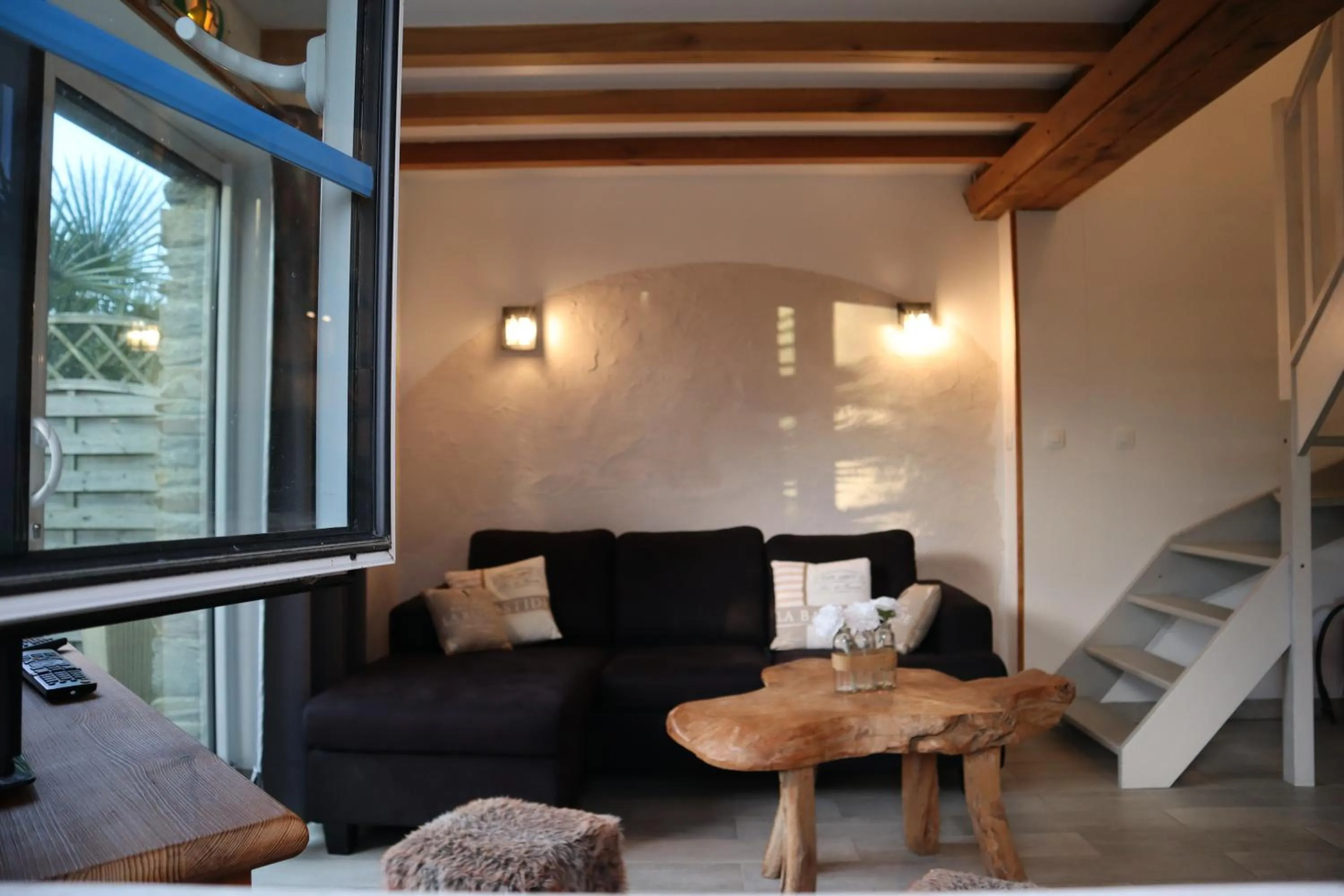 Living room in La Bastide du Moulin - Mont St Michel
