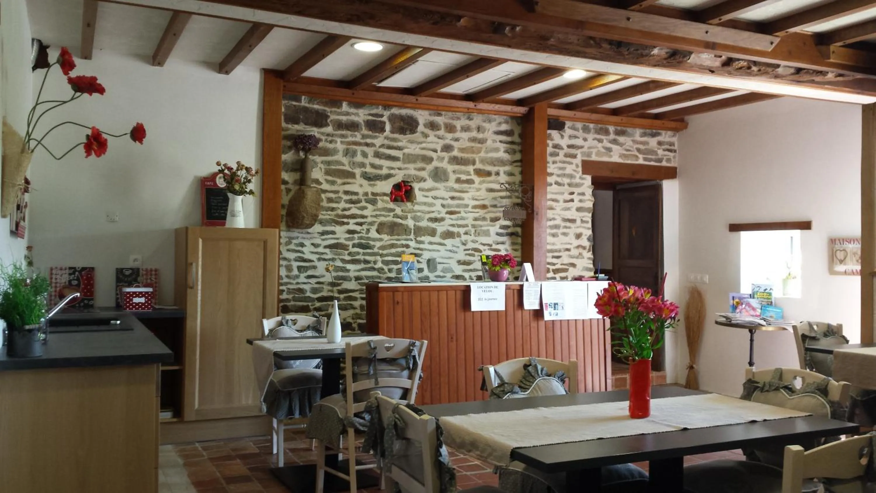 Lobby or reception in La Bastide du Moulin - Mont St Michel