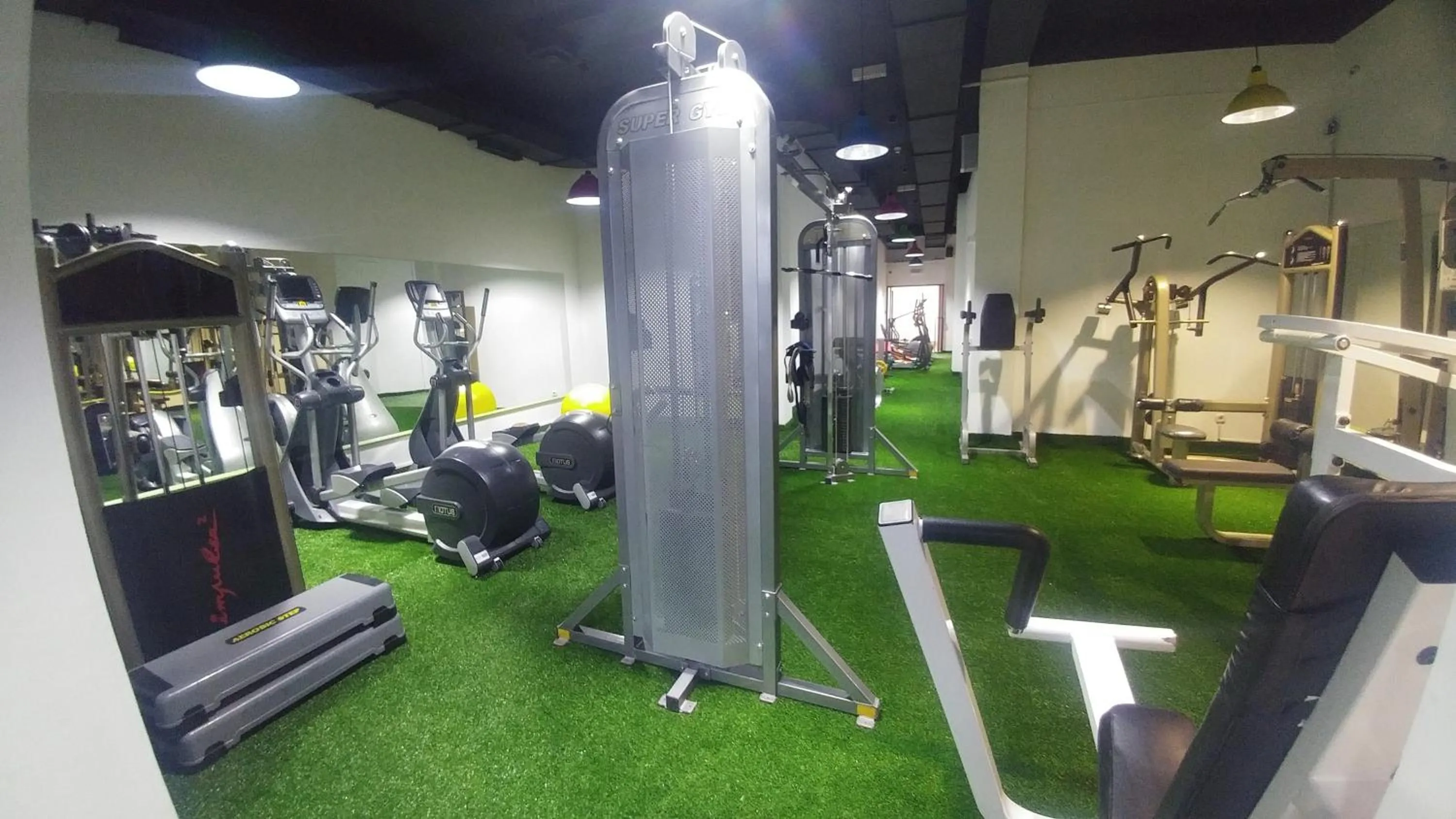 Fitness centre/facilities in Cross Health Spa Center