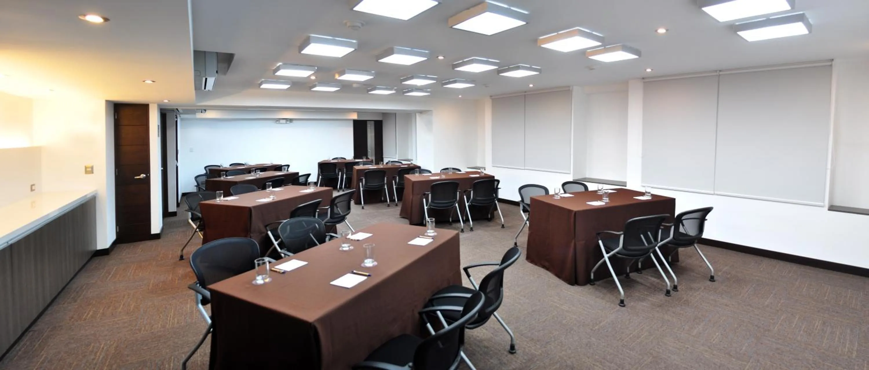 Meeting/conference room in Aku Hotels
