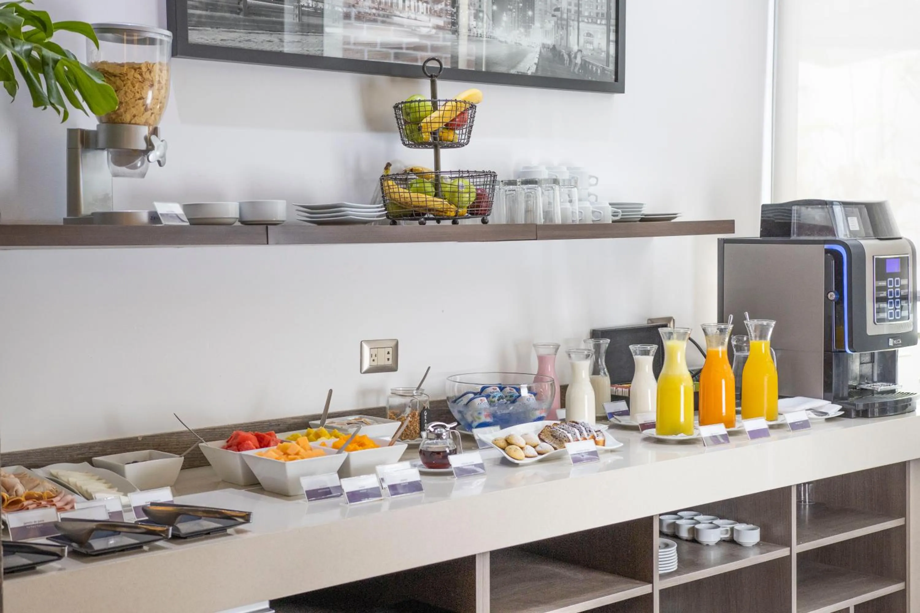 Breakfast in Aku Hotels