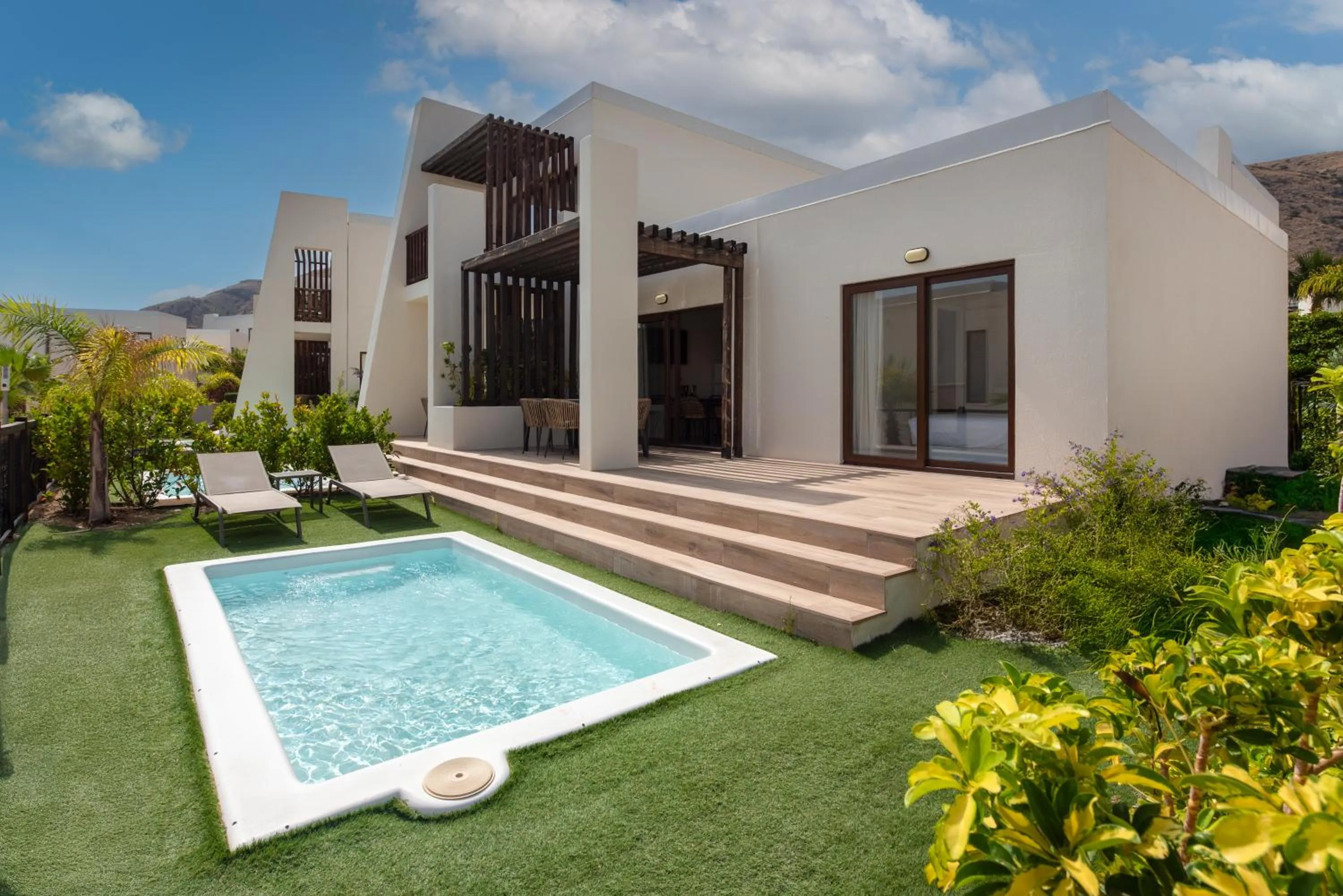 Property building in Four Points by Sheraton Costa Blanca Villas