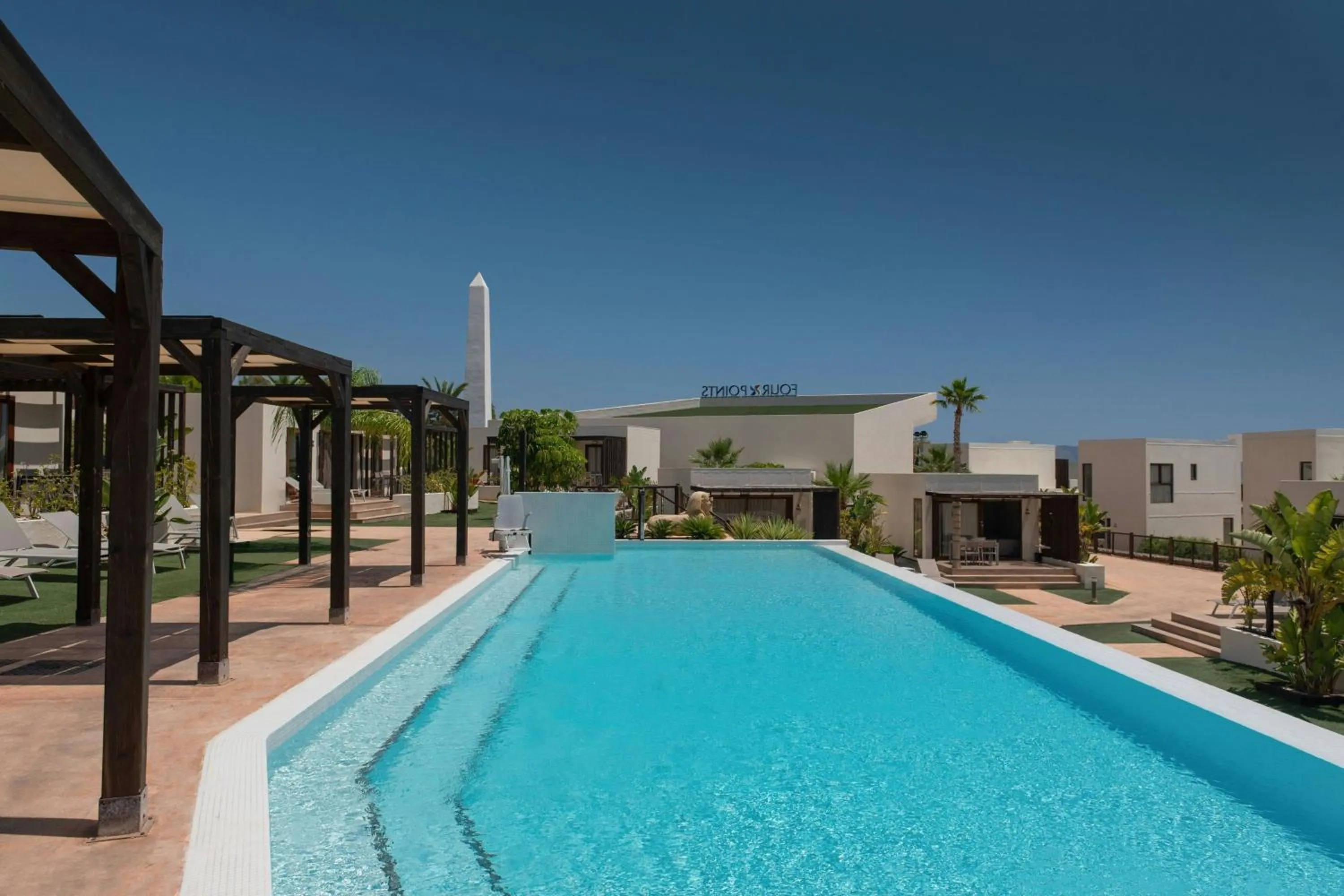 Swimming pool in Four Points by Sheraton Costa Blanca Villas