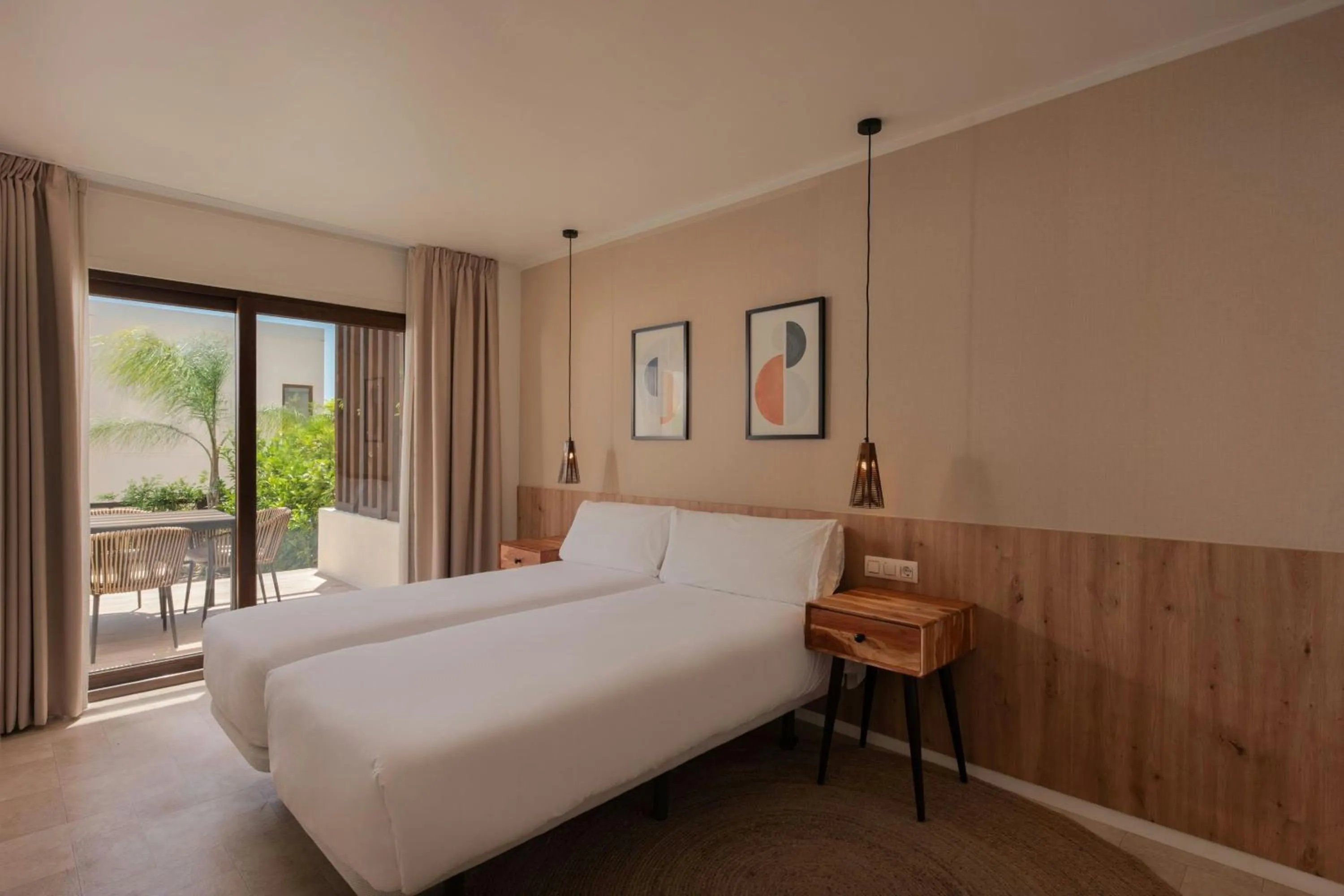 Photo of the whole room, Bed in Four Points by Sheraton Costa Blanca Villas