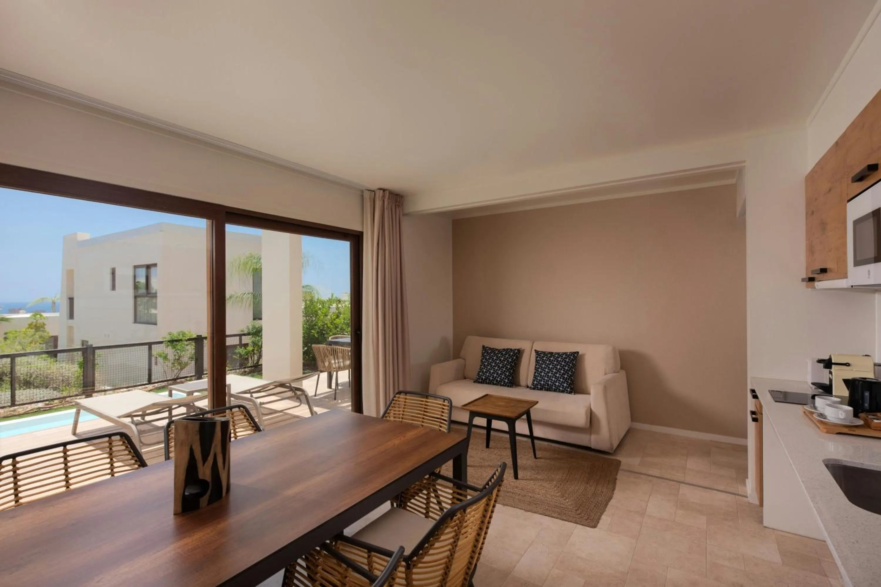 Photo of the whole room in Four Points by Sheraton Costa Blanca Villas