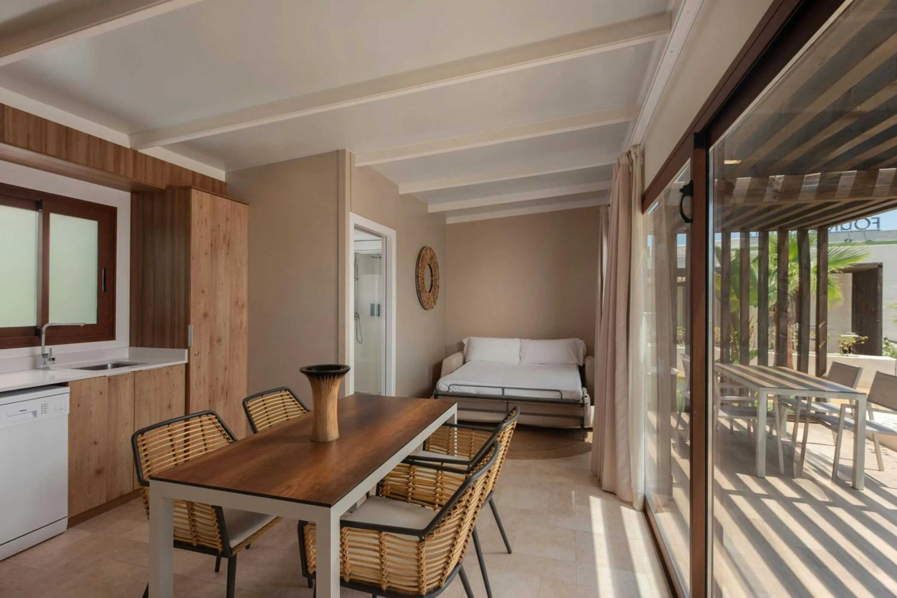 Photo of the whole room, Bed in Four Points by Sheraton Costa Blanca Villas