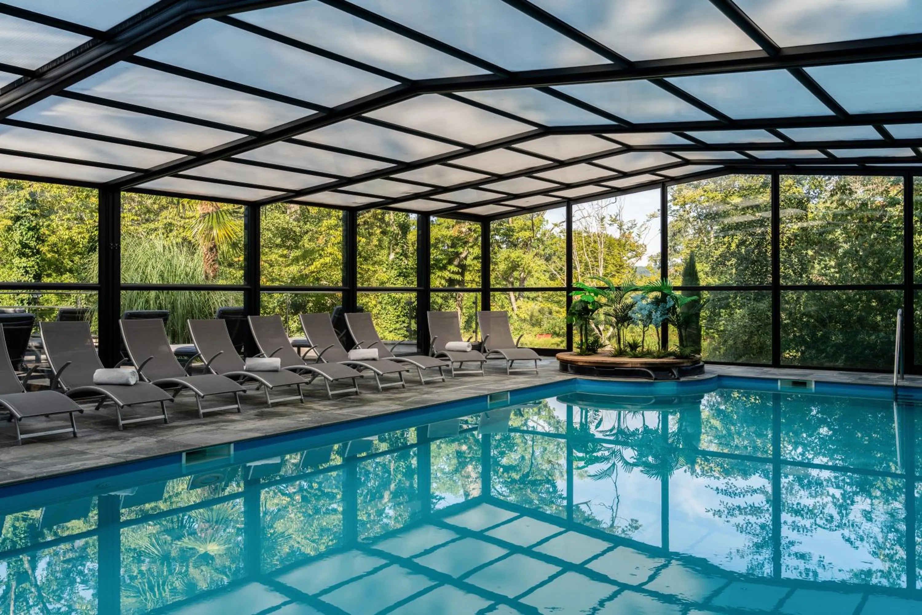 Swimming pool in Domaine de la Résidence - Hôtel, Spa & Restaurant