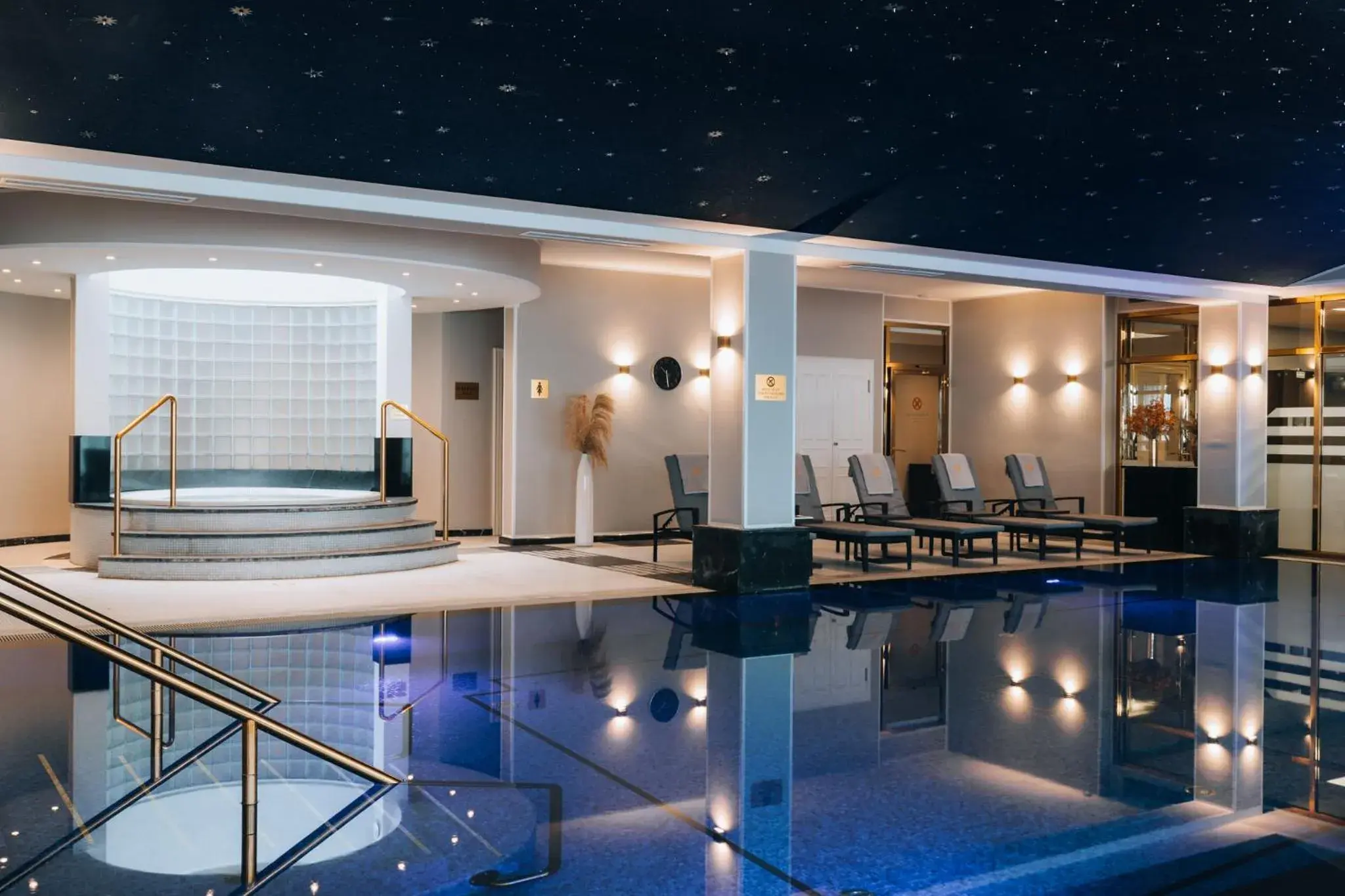 Swimming pool in Althoff Grandhotel Schloss Bensberg Swimming pool in Althoff Grandhotel Schloss Bensberg