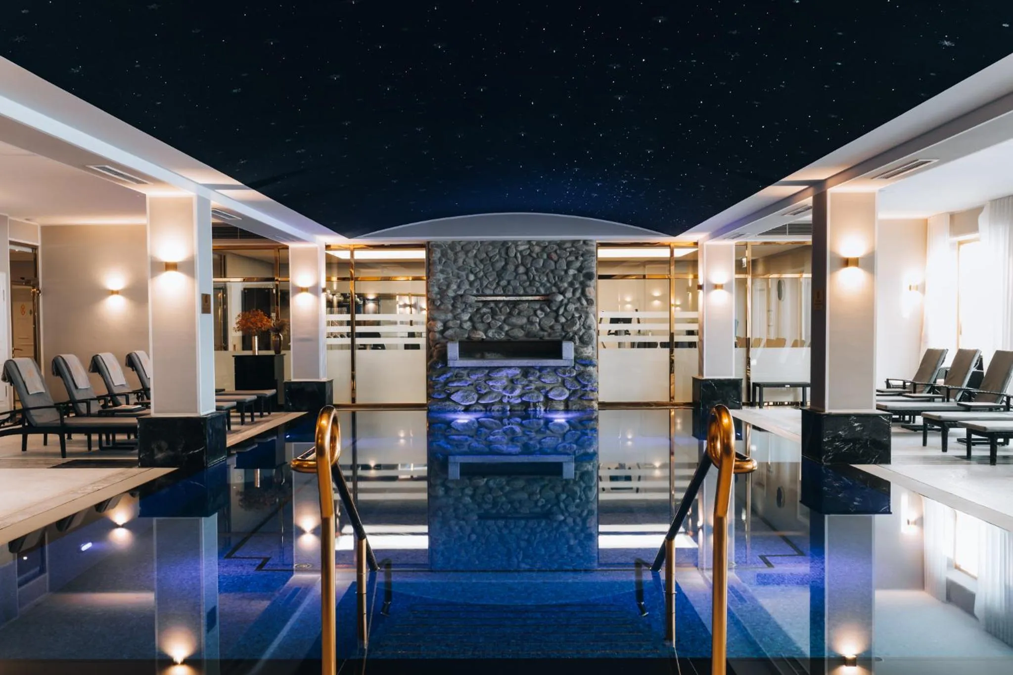 Swimming pool in Althoff Grandhotel Schloss Bensberg