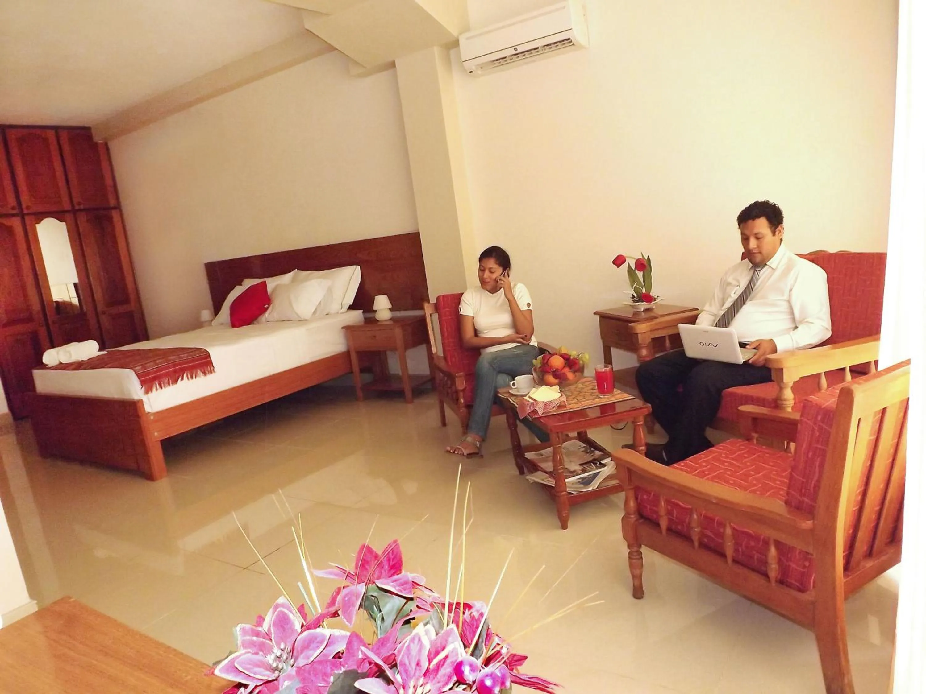Staff, Bed in Del Castillo Plaza Hotel Pucallpa
