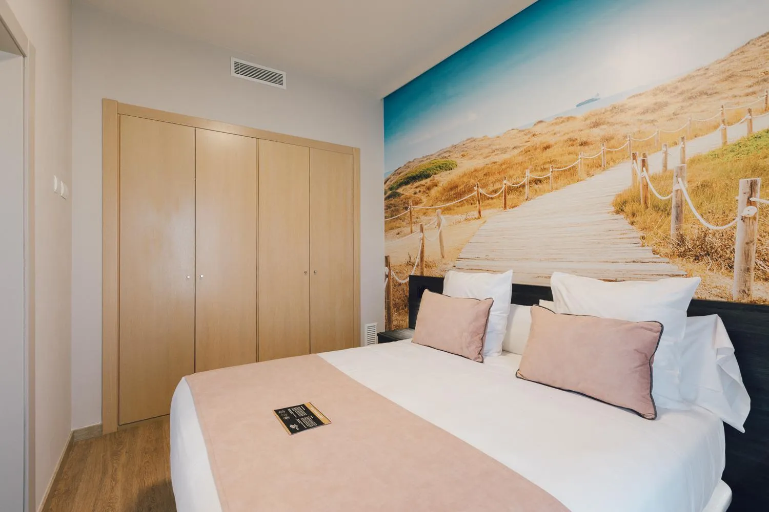 Bed in Palau Suites & Apartments