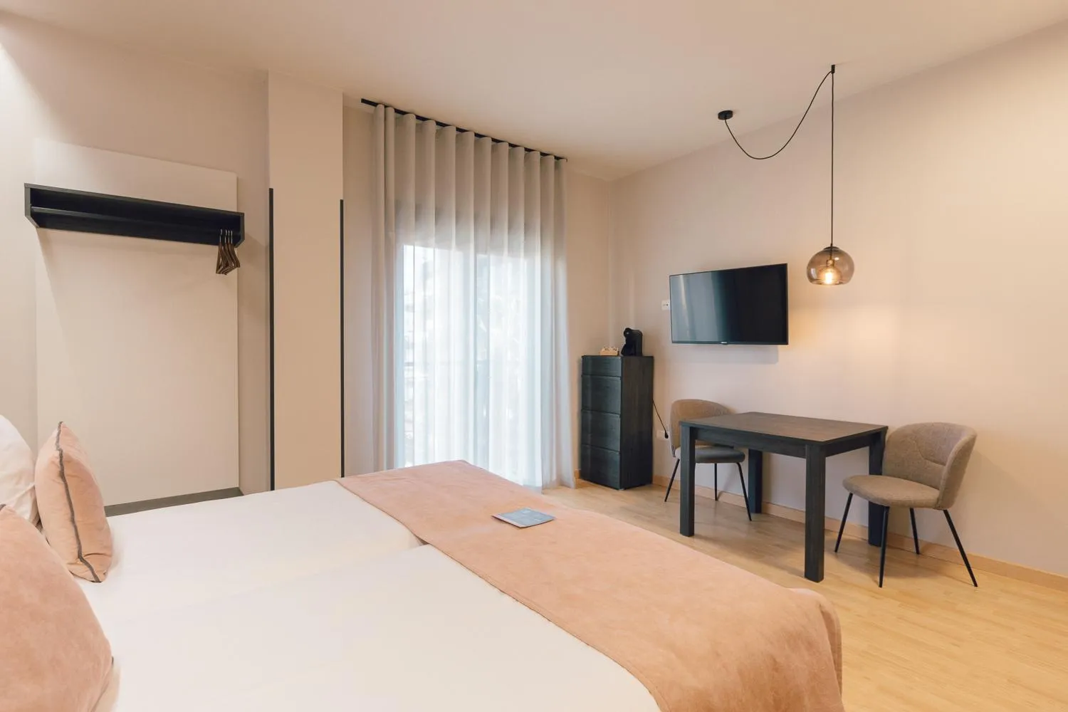 Bed in Palau Suites & Apartments