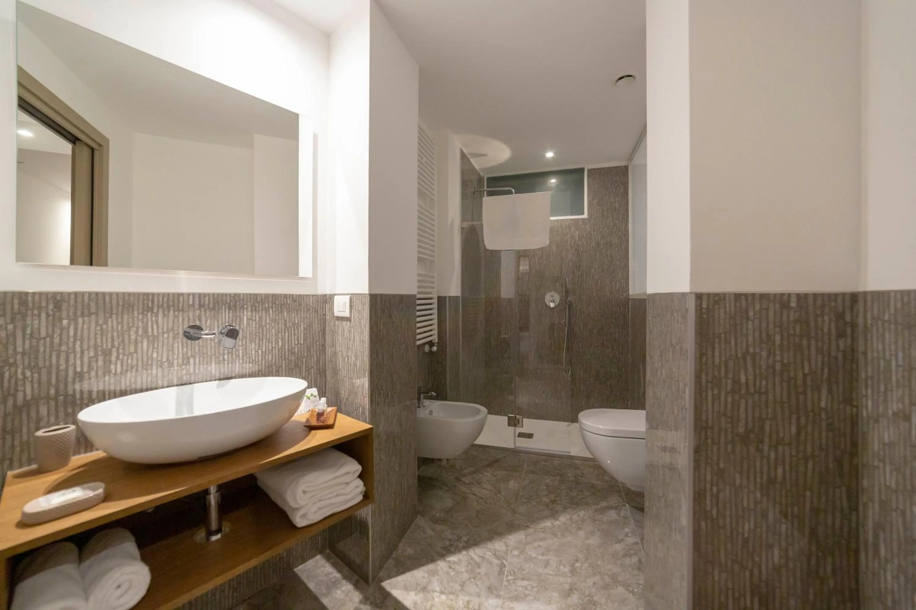 Bathroom in Le Stanze del Lago Lake View