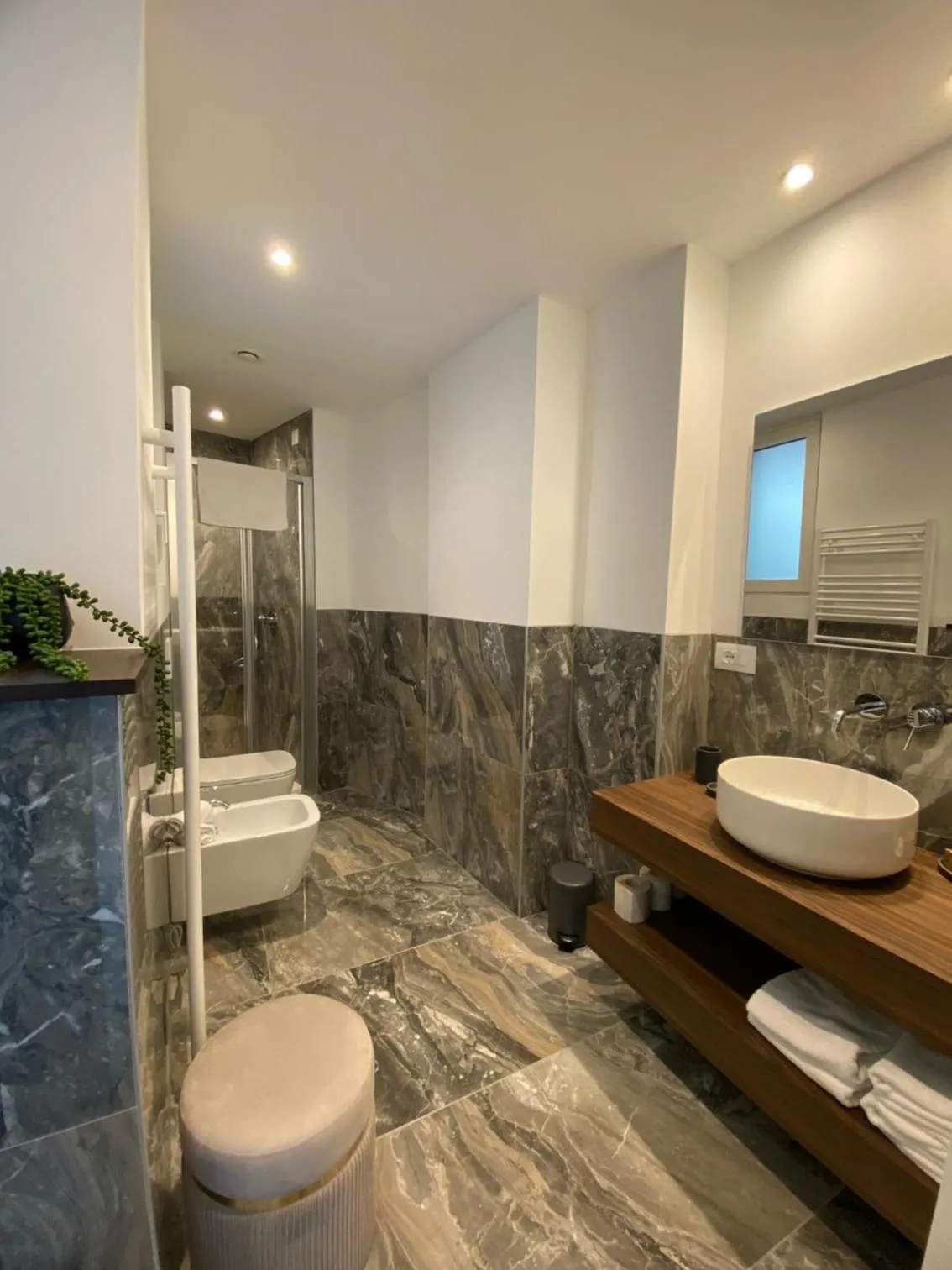 Bathroom in Le Stanze del Lago Lake View