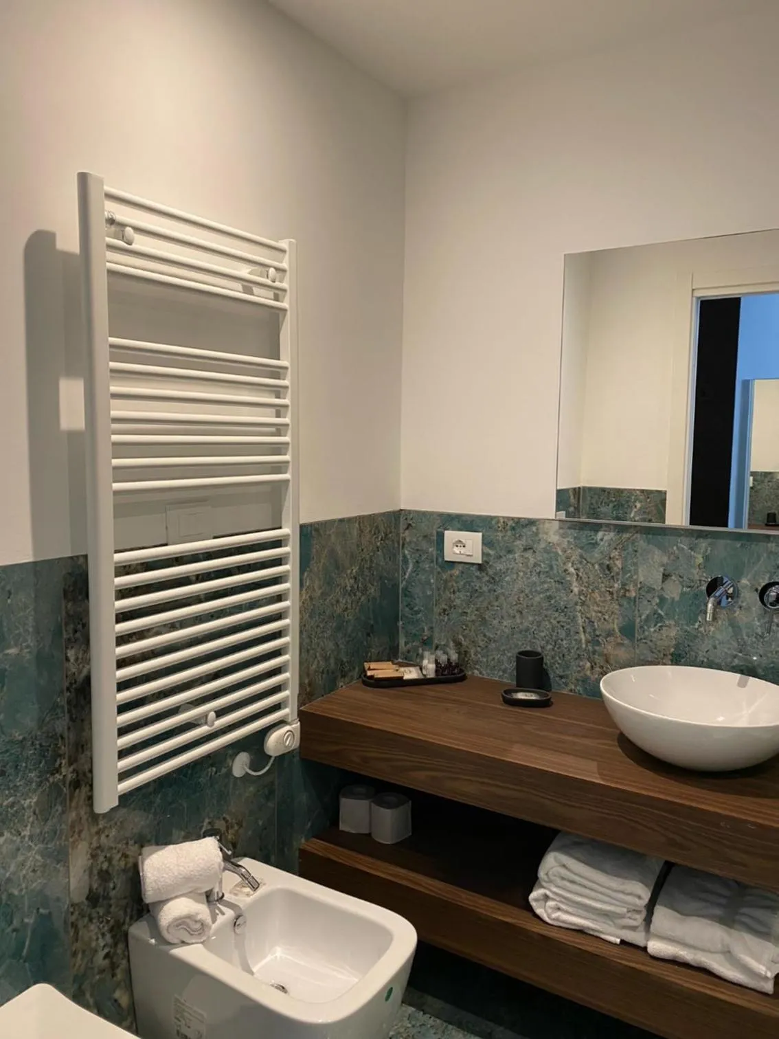 Bathroom in Le Stanze del Lago Lake View