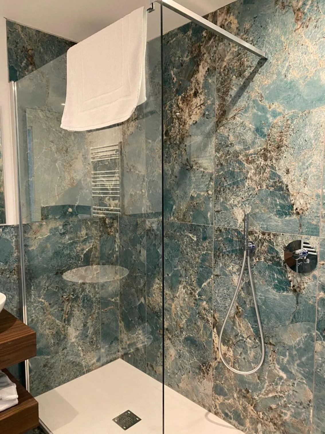 Shower in Le Stanze del Lago Lake View