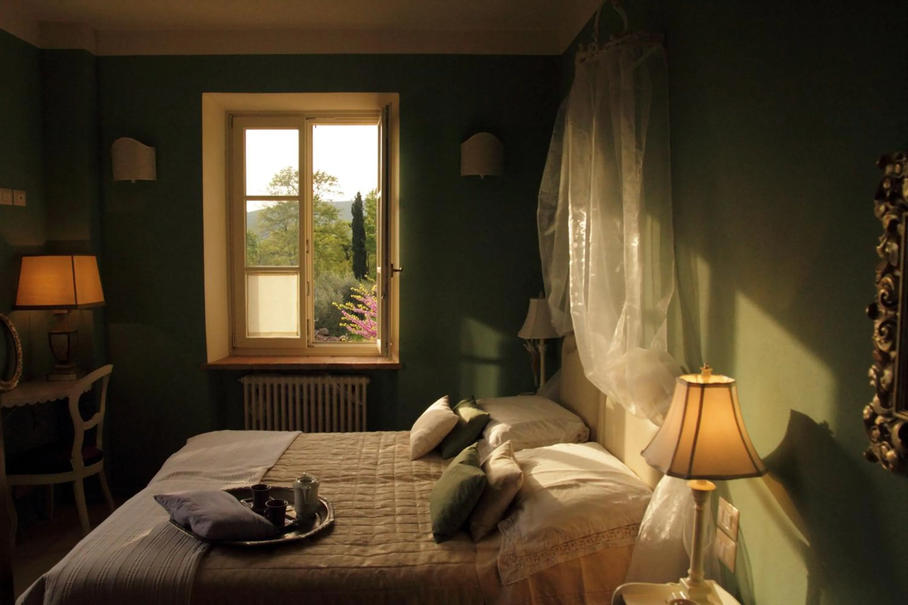 Decorative detail, Bed in Casa Soleluna B&B