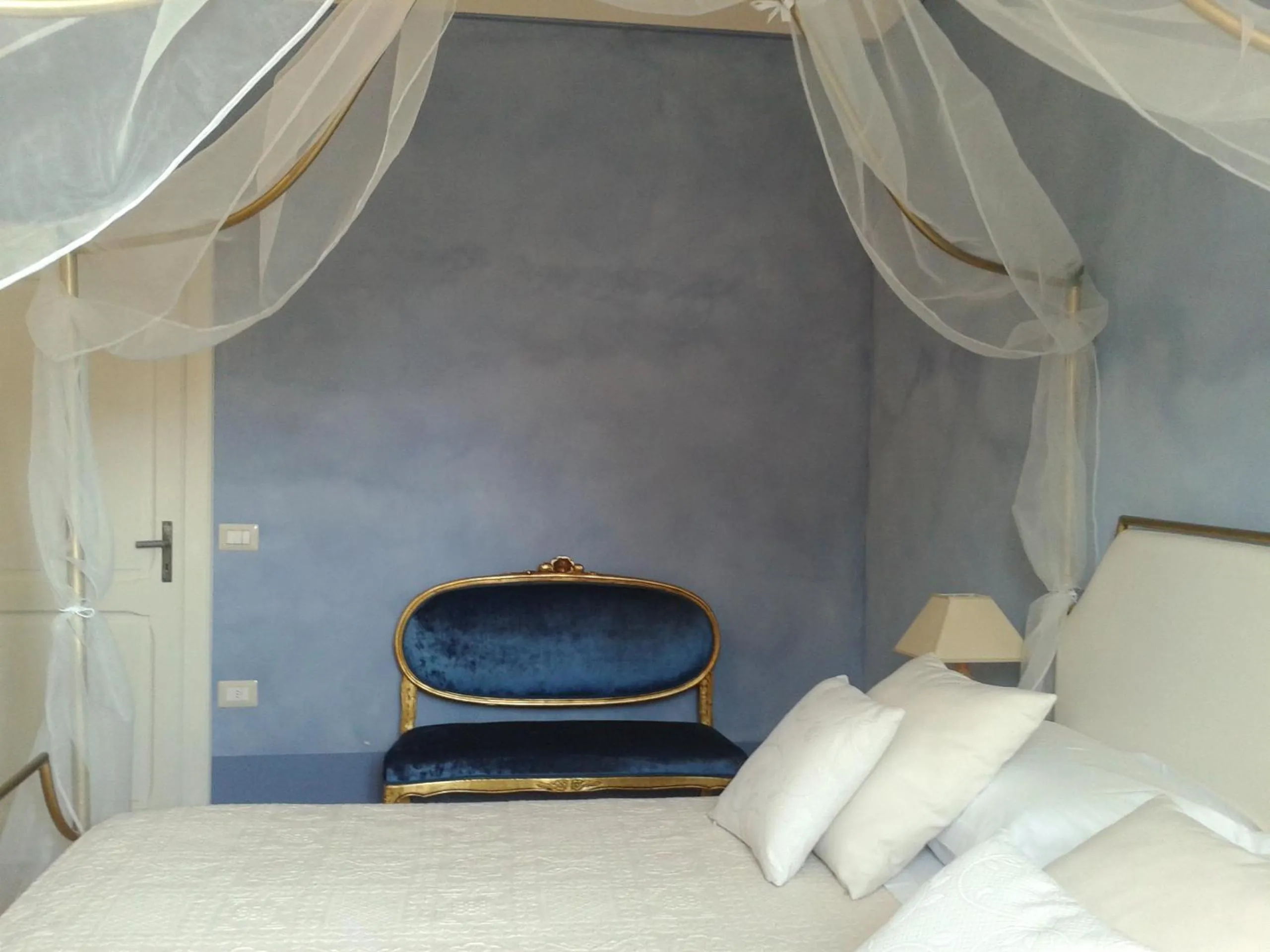 Decorative detail, Bed in Casa Soleluna B&B