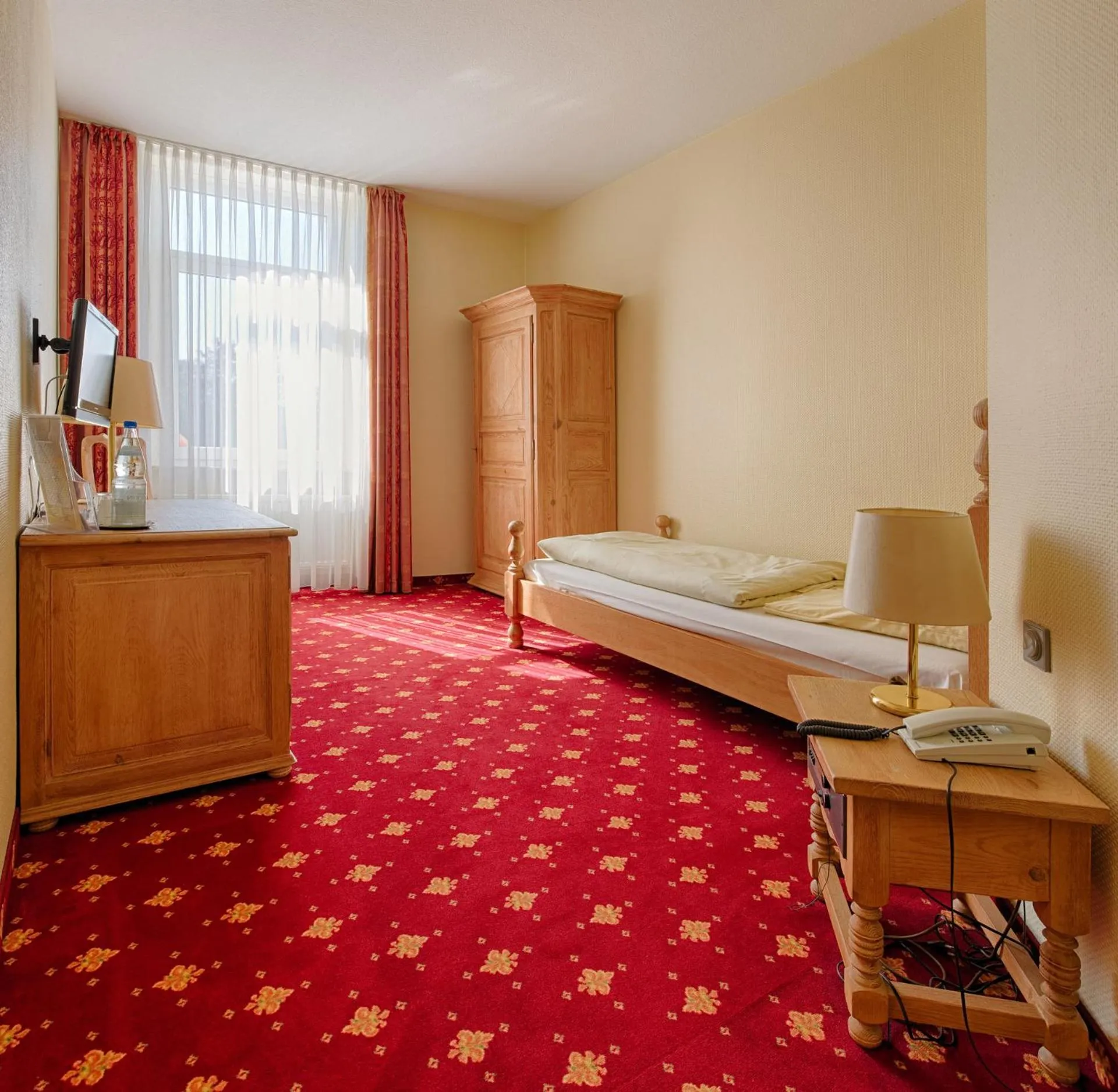Photo of the whole room, Bed in Hotel Kronprinz Garni