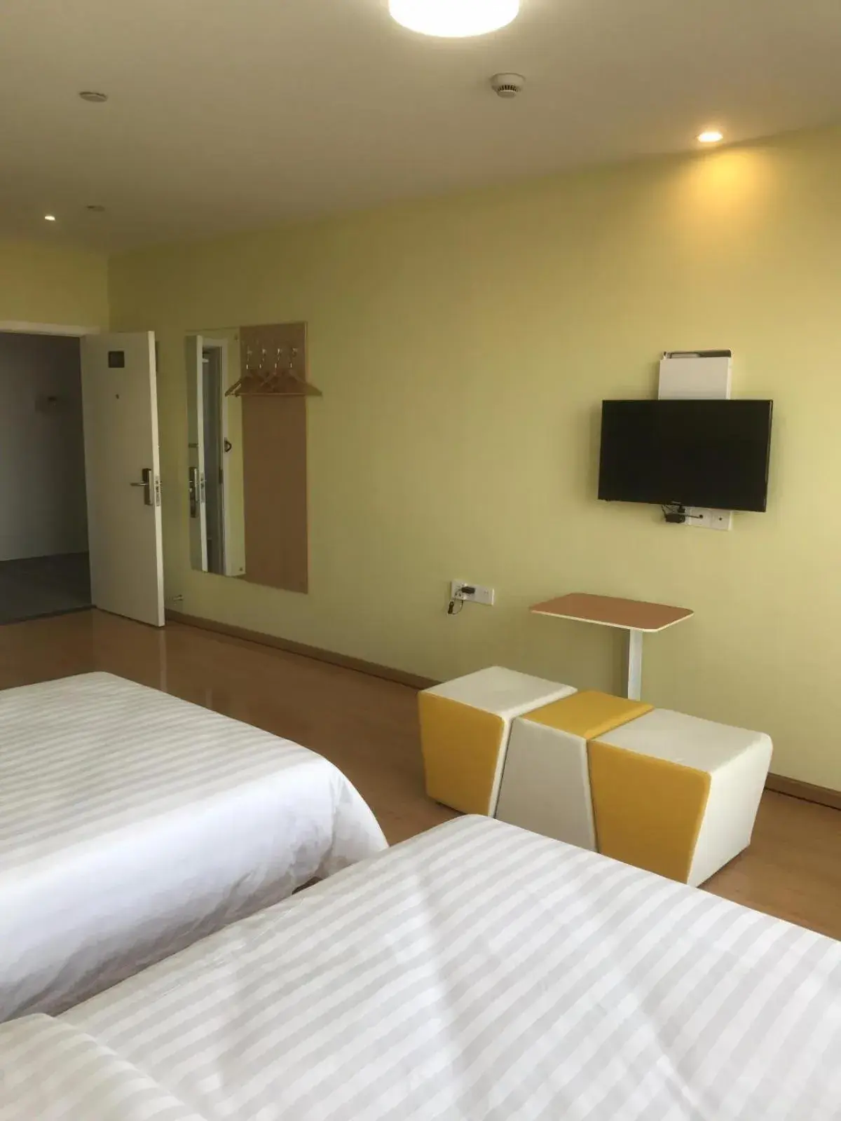 Bed in 7 Days Inn (Hangzhou Xiaoshan Airport West Gate) Bed in 7 Days Inn (Hangzhou Xiaoshan Airport West Gate)