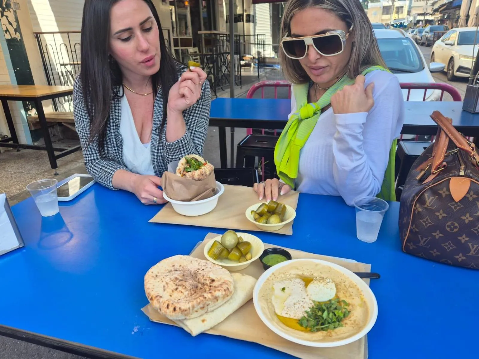 Restaurant/places to eat in City Center Apartments