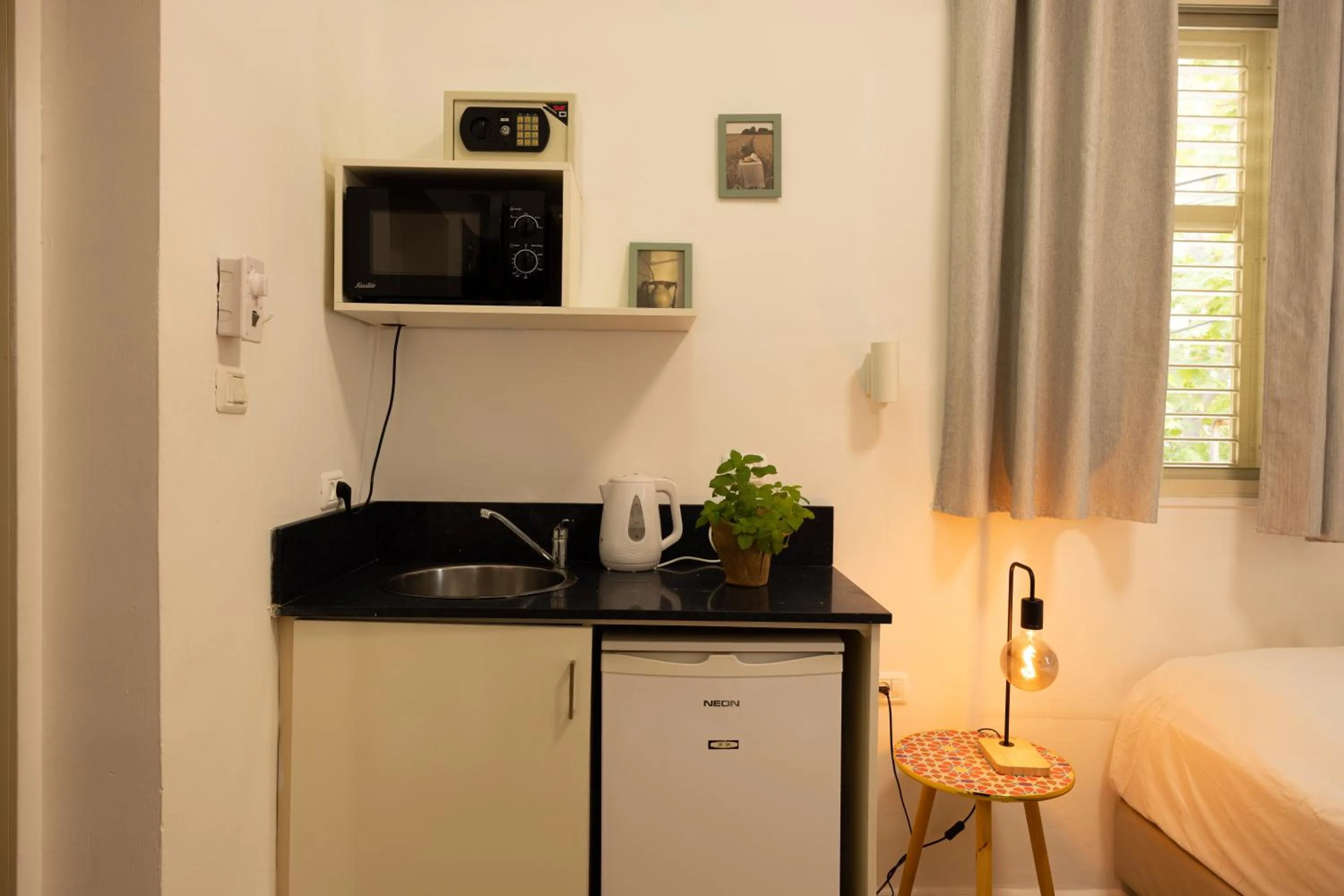 Kitchen or kitchenette, Bed in City Center Apartments