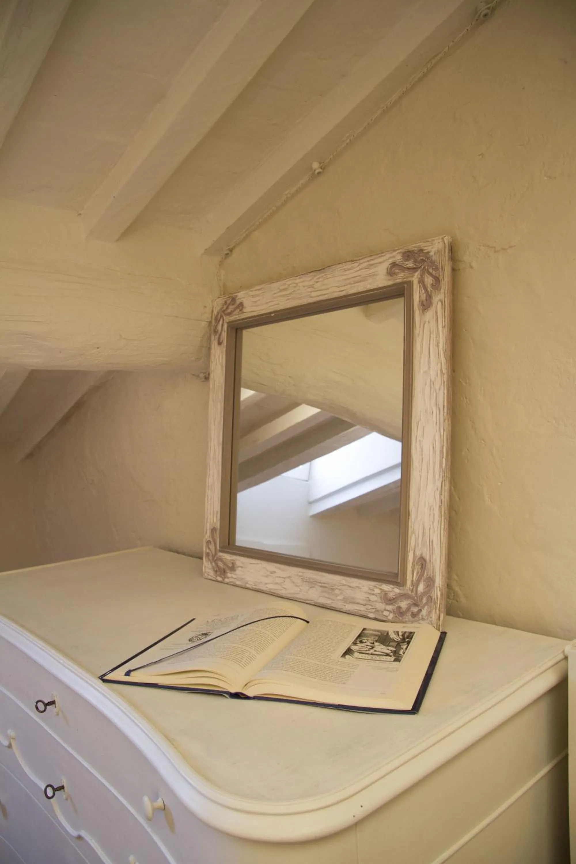 Decorative detail in Cortona Suite