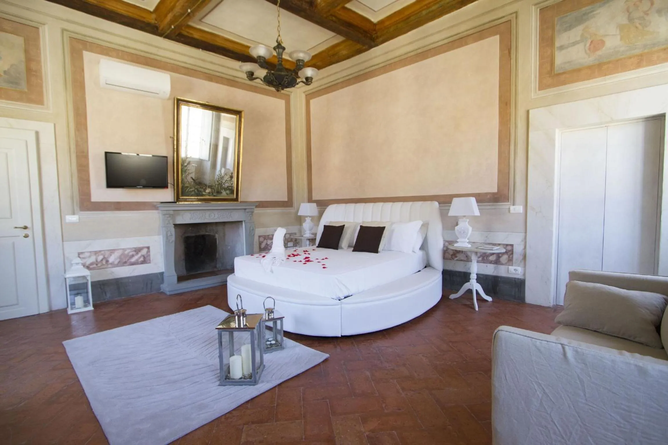 Bedroom in Cortona Suite