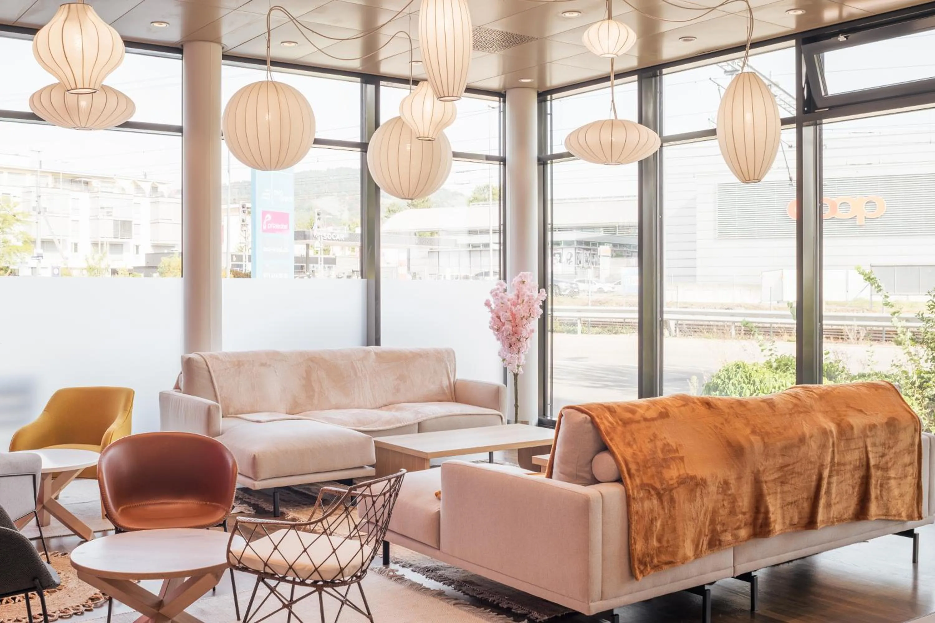 Communal lounge/ TV room in prizeotel Affoltern Am Albis