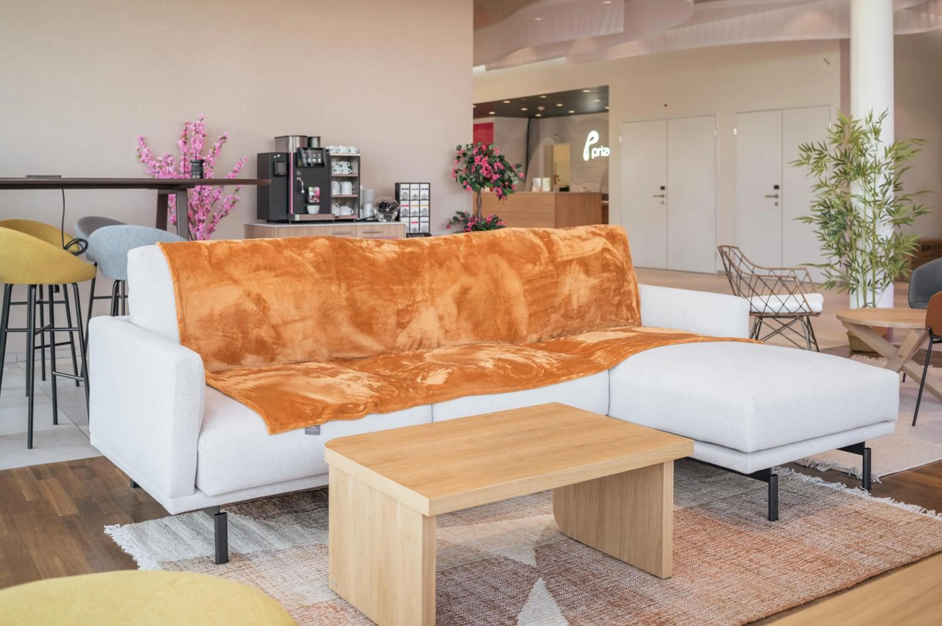 Communal lounge/ TV room in prizeotel Affoltern Am Albis