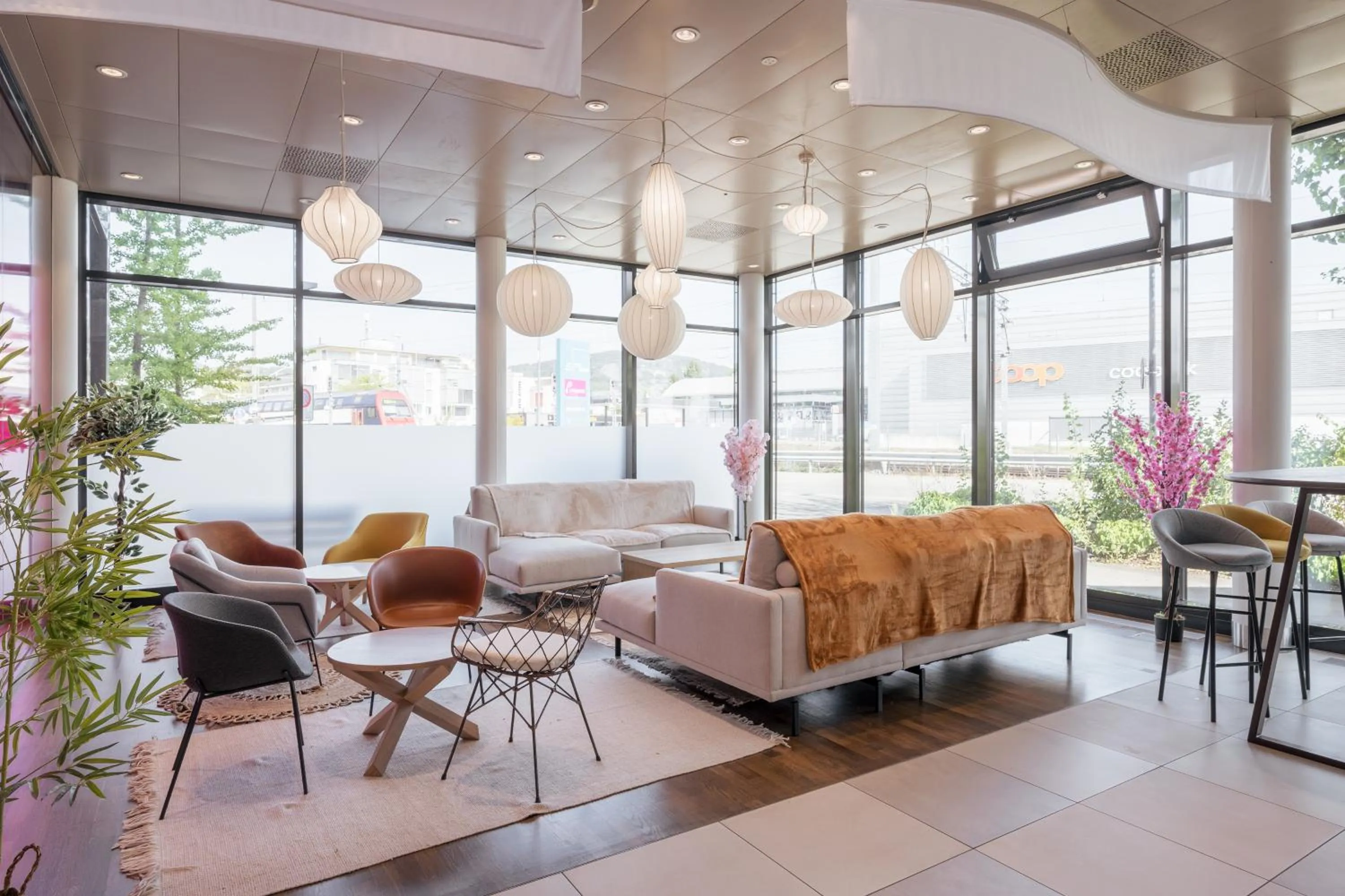 Communal lounge/ TV room in prizeotel Affoltern Am Albis