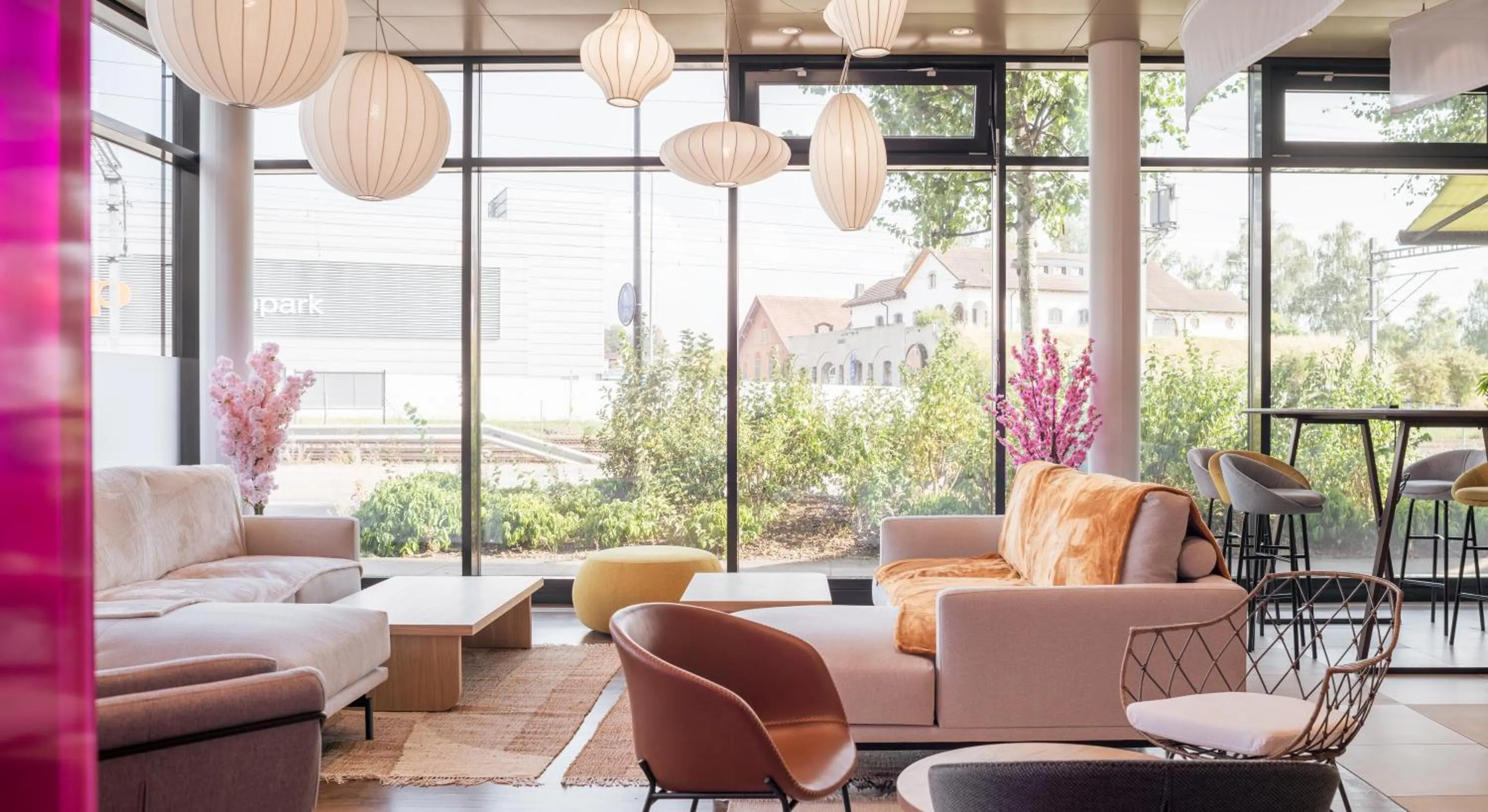 Communal lounge/ TV room in prizeotel Affoltern Am Albis