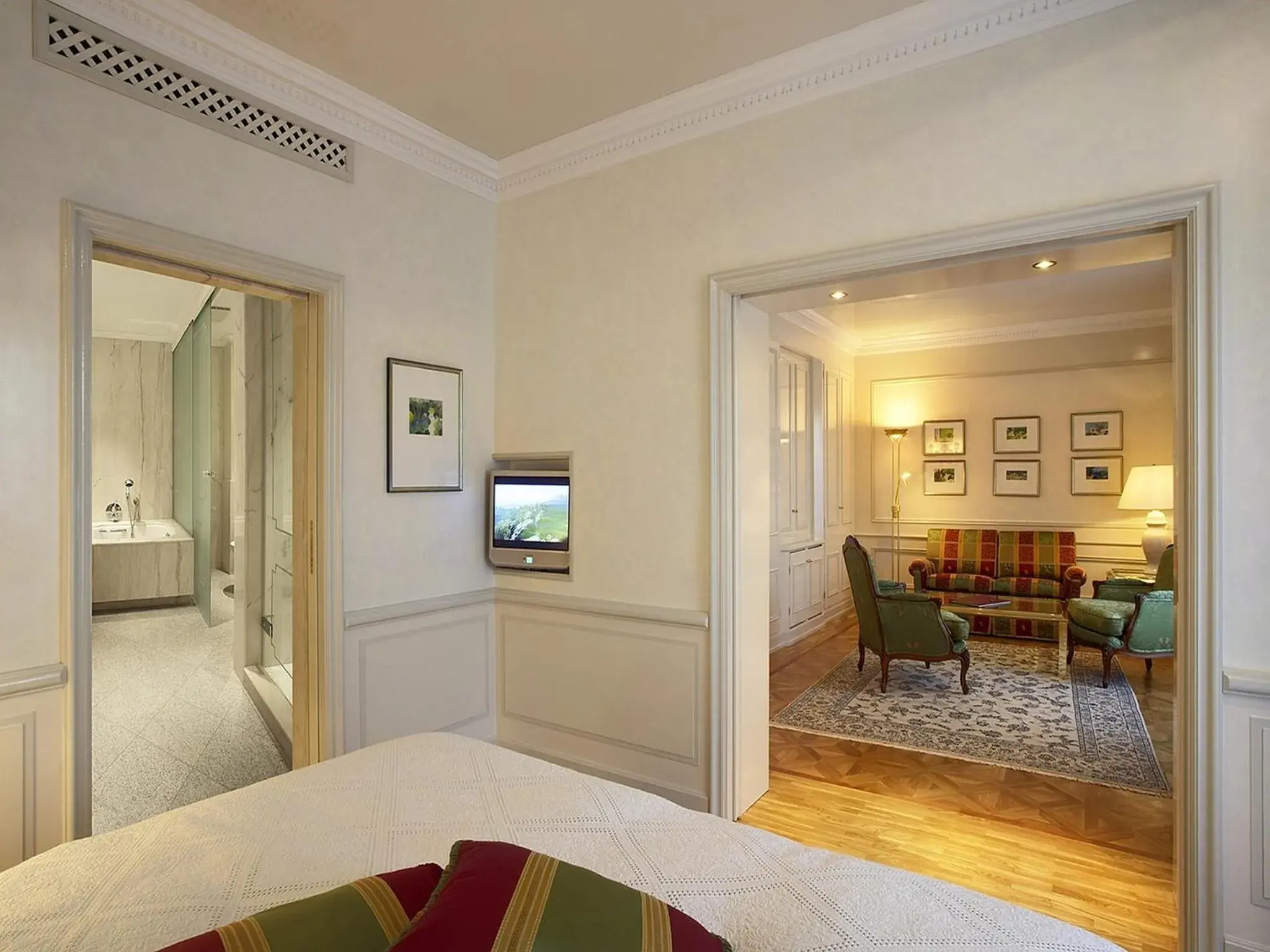 Junior Suite Apartment in Colombi Hotel Junior Suite Apartment in Colombi Hotel