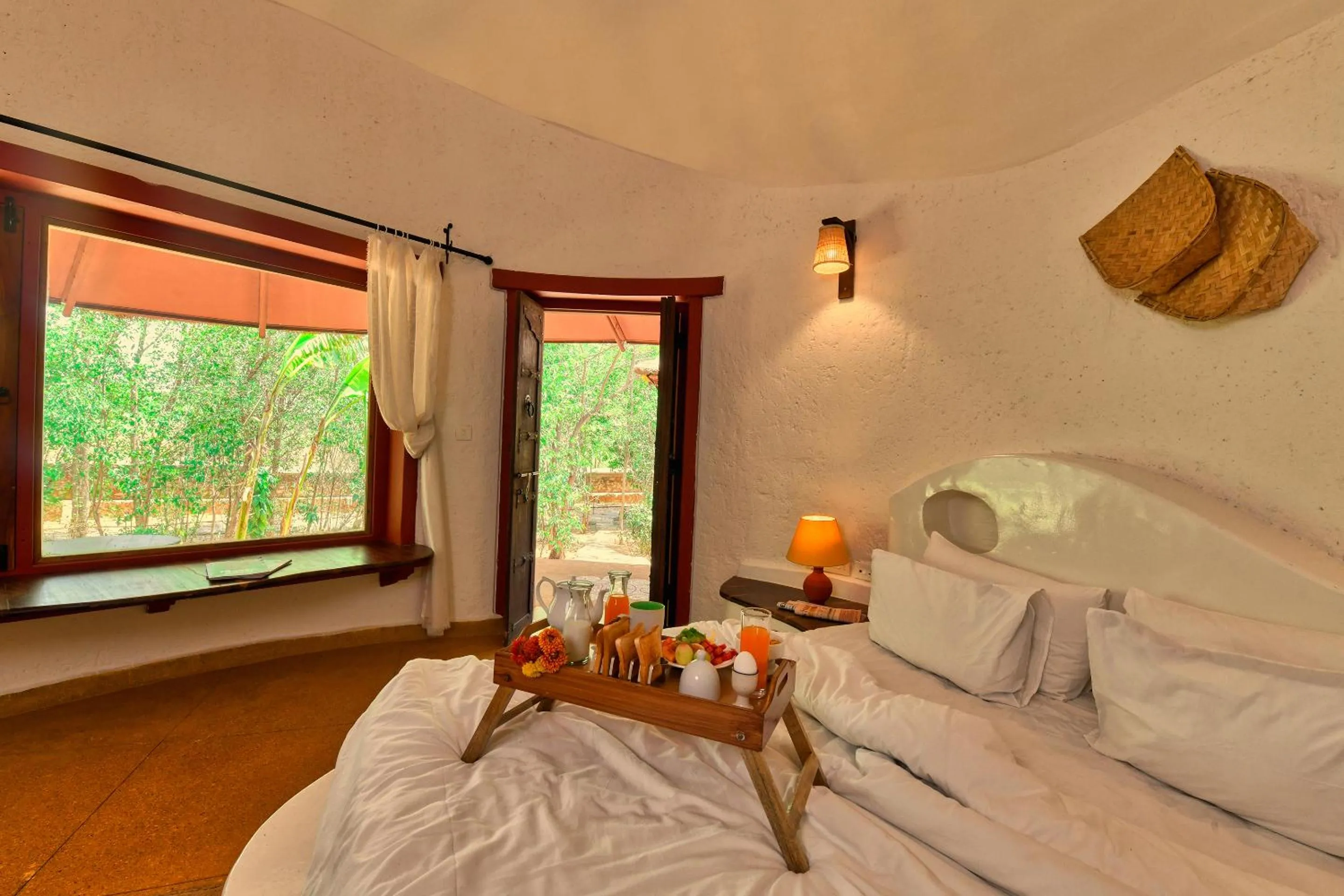 Breakfast, Bed in The Earth at Ranthambore