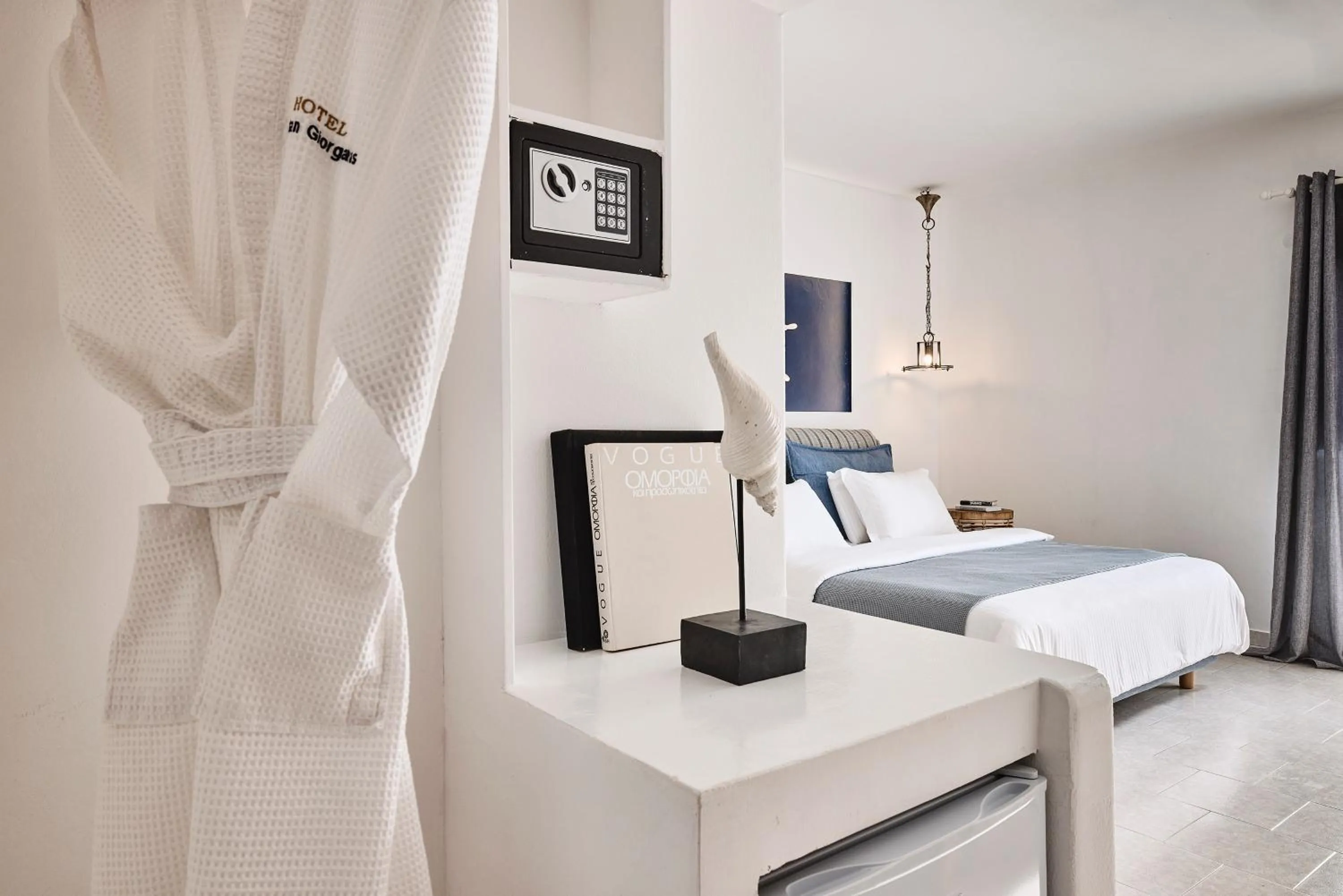 Photo of the whole room, Bed in Capetan Giorgantas