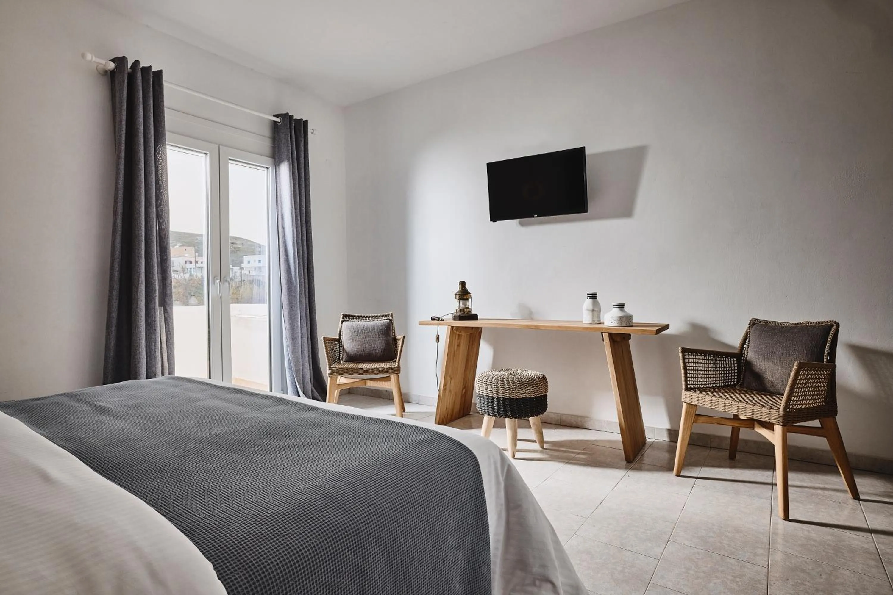 Photo of the whole room, Bed in Capetan Giorgantas