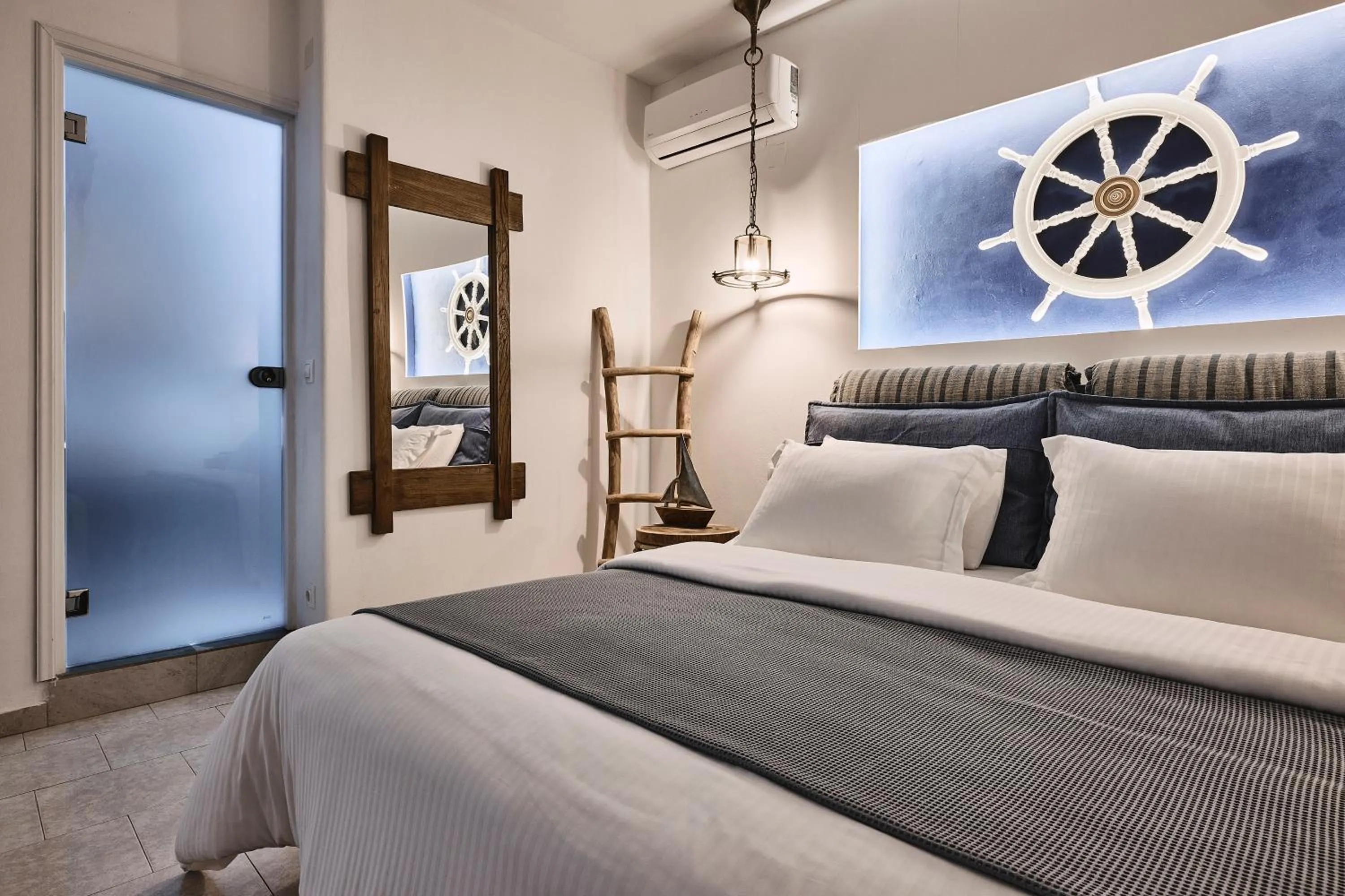 Photo of the whole room, Bed in Capetan Giorgantas