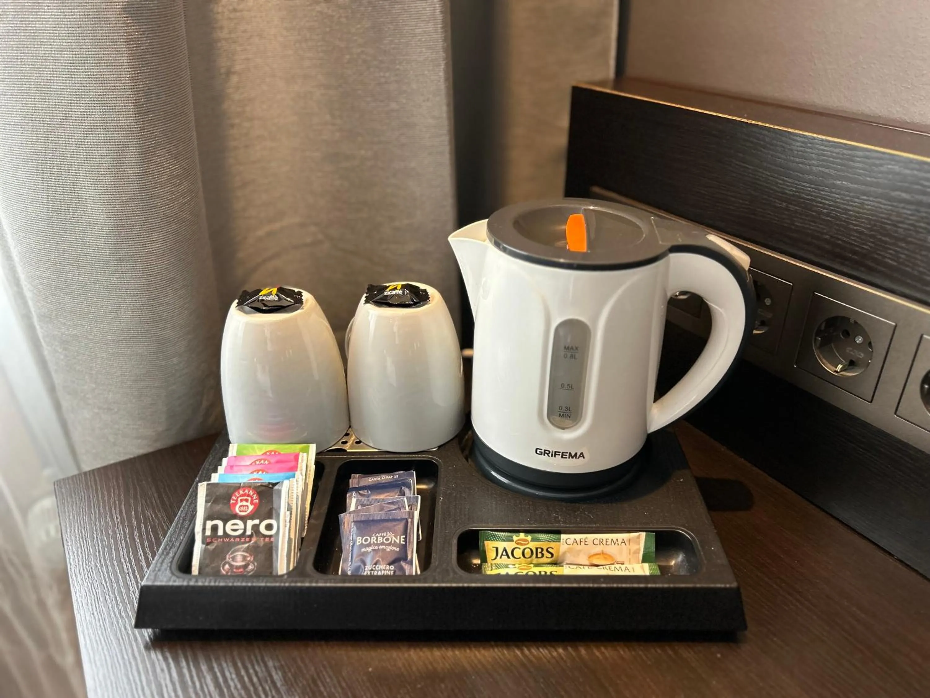Coffee/tea facilities in Hotel am Karlstor