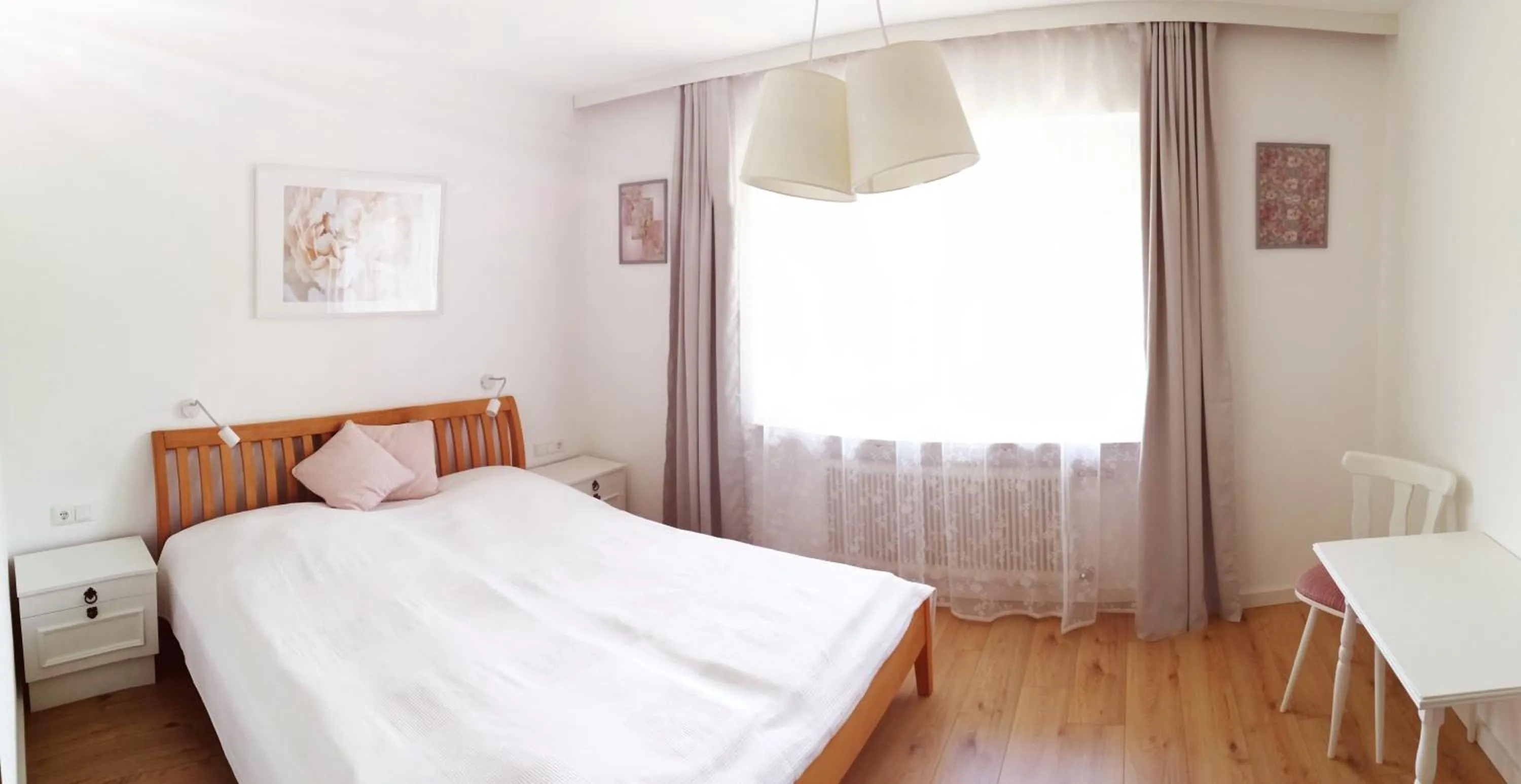 Bedroom, Bed in Hillside Rooms