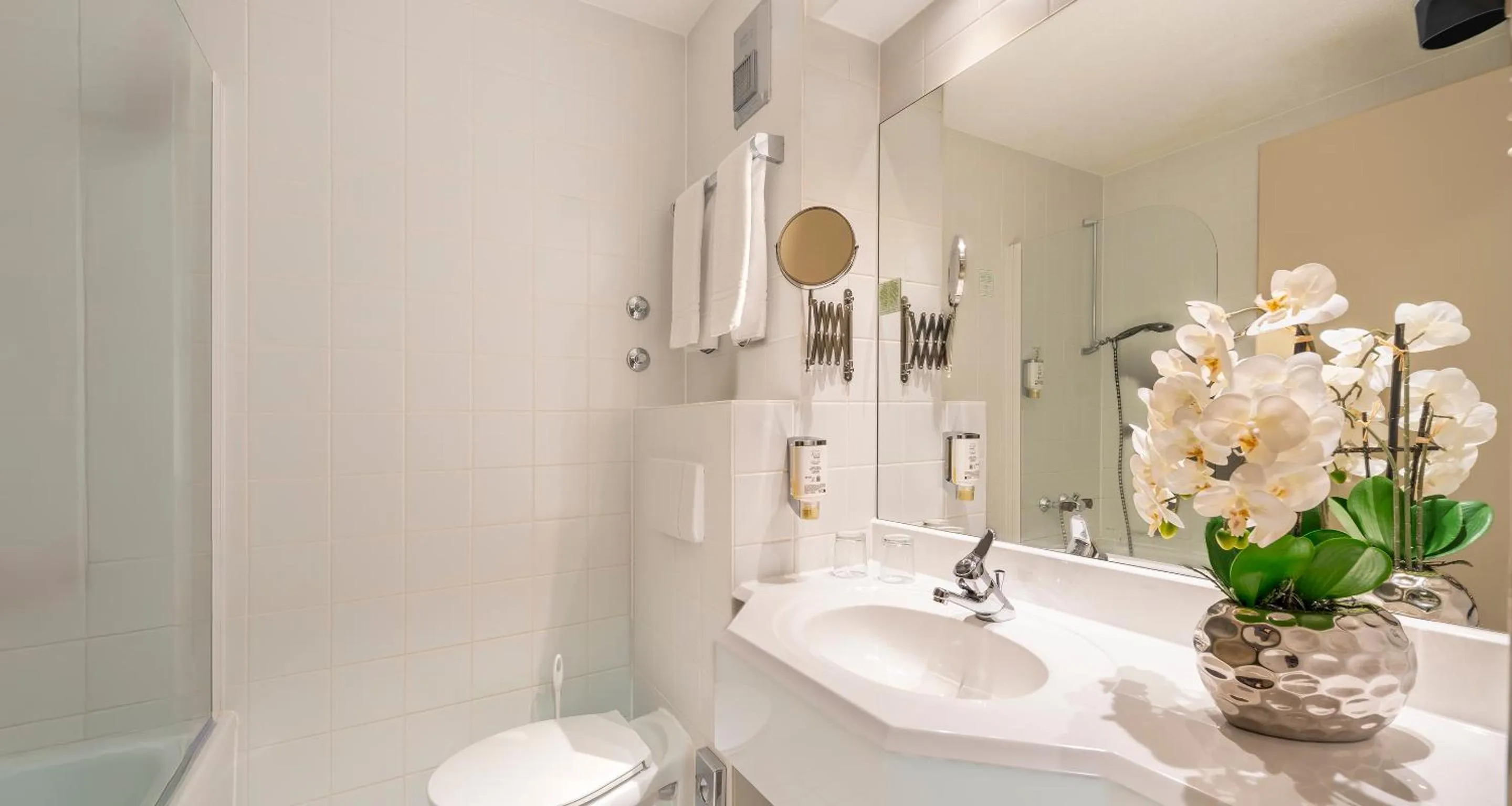 Bathroom in PLAZA INN Chemnitz