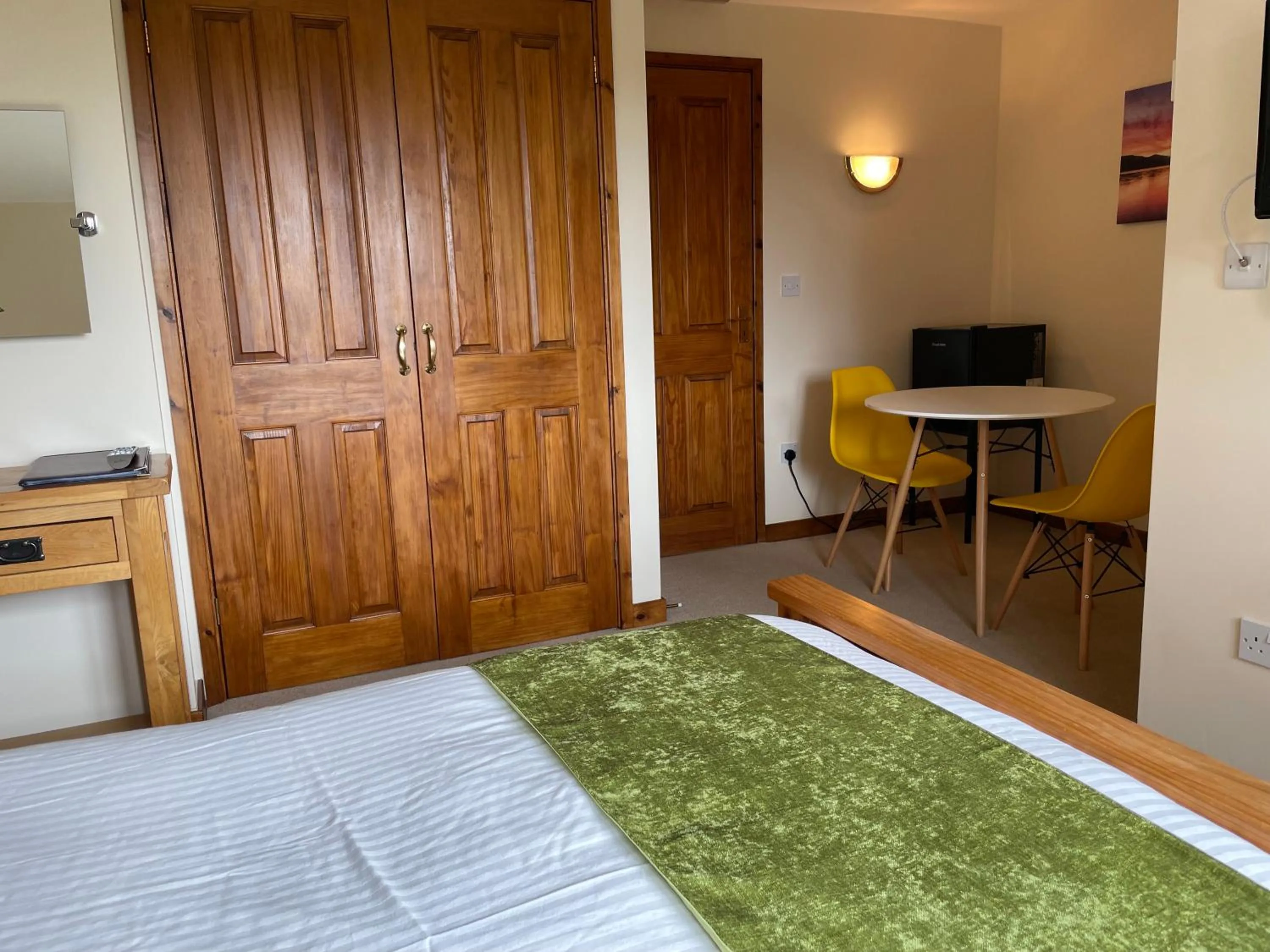 Seating area, Bed in Sunset House Bed and Breakfast